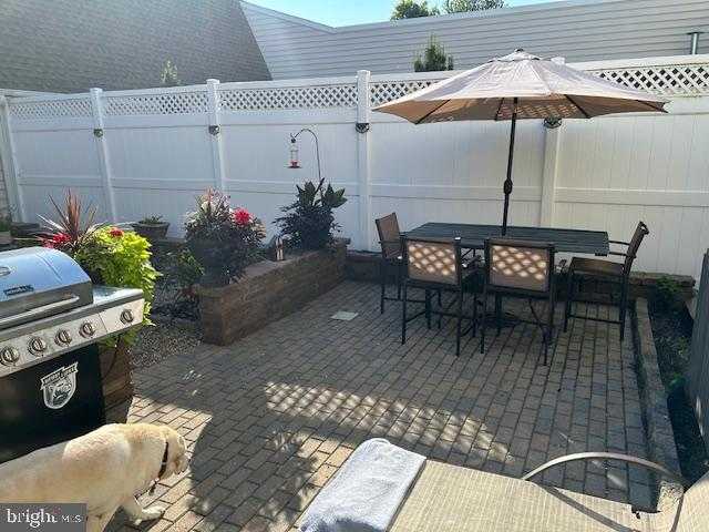 3 Jamestown Sq photo 40