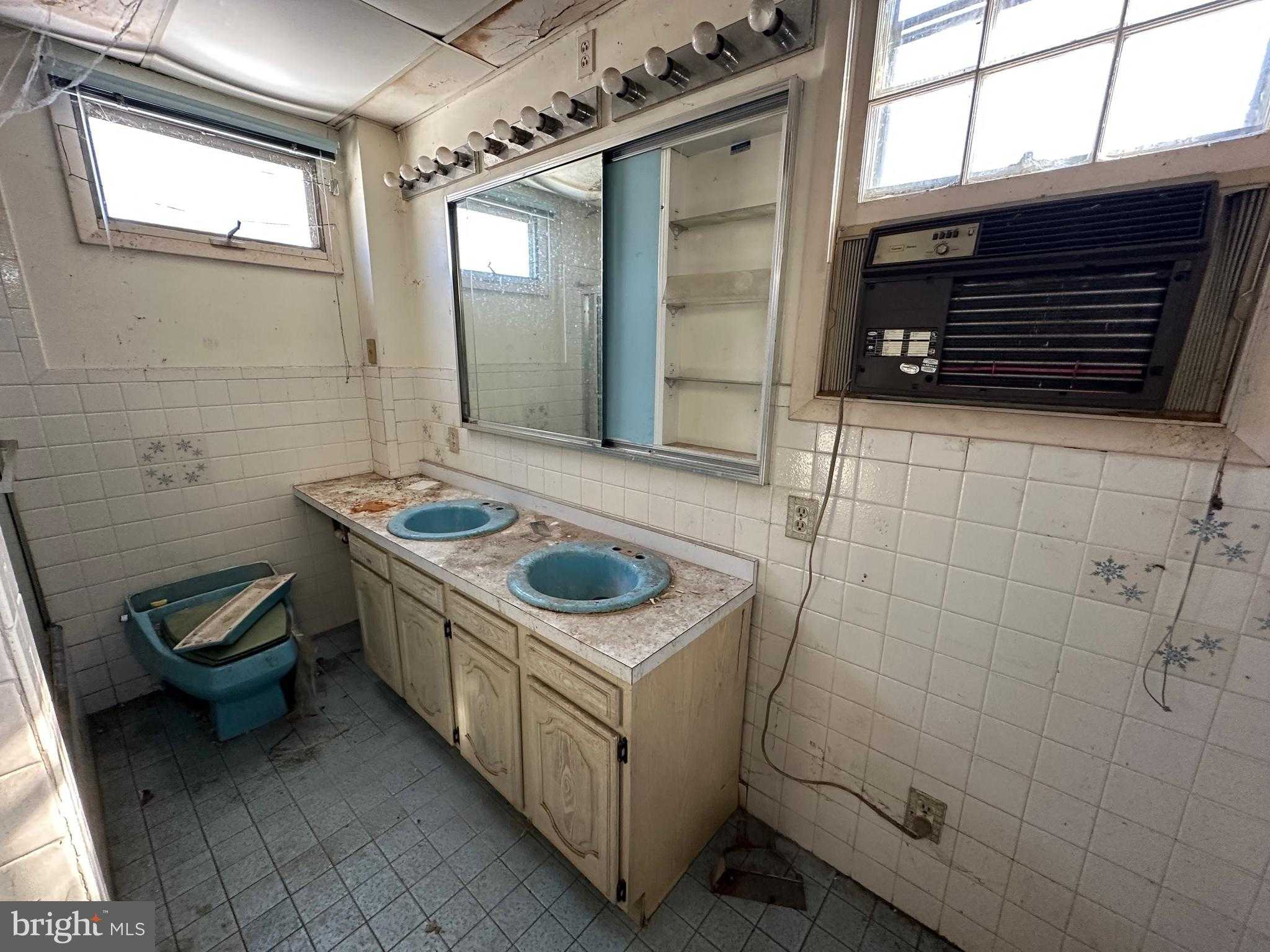 1400 Plymouth Blvd photo 10