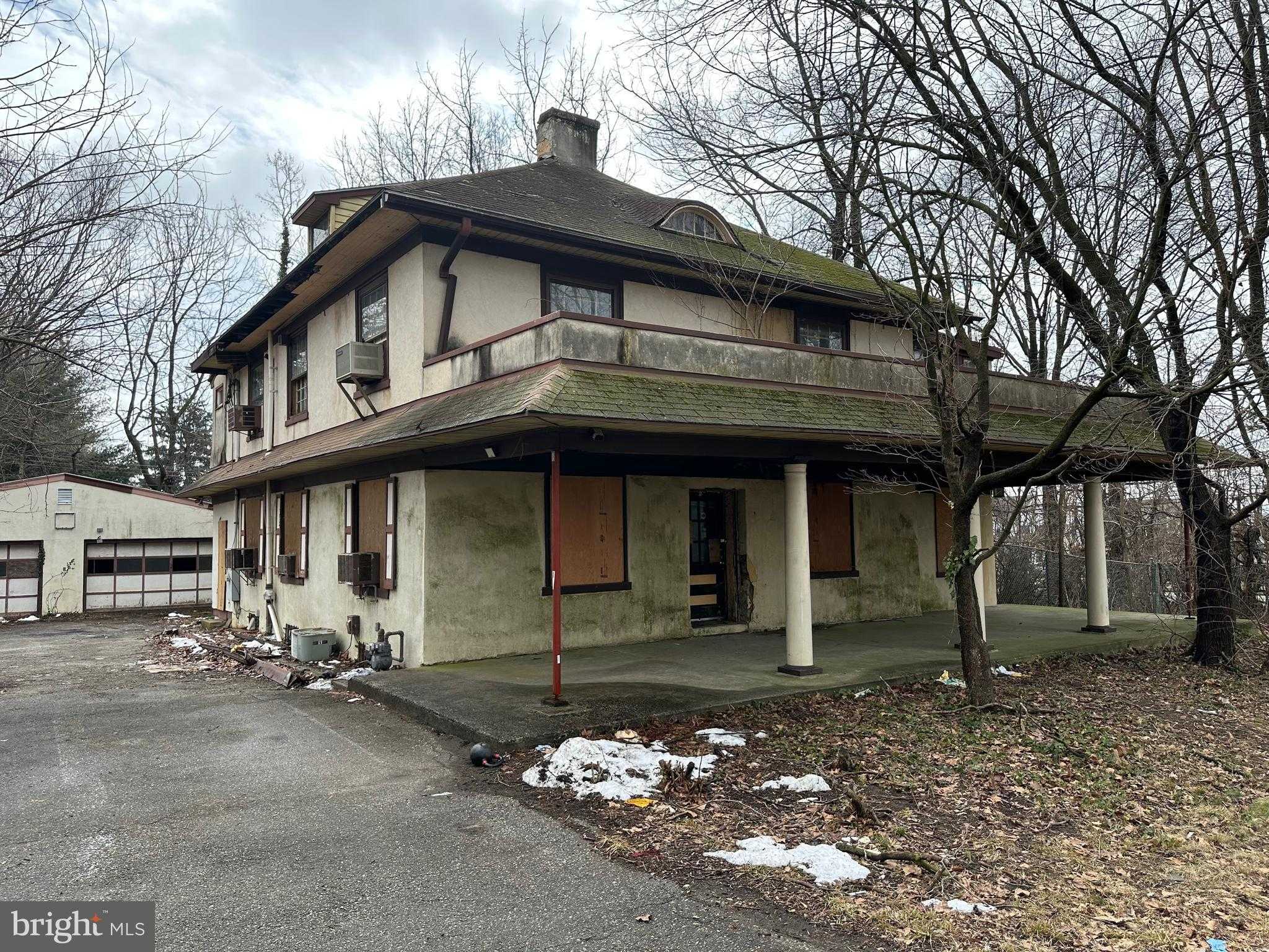 1400 Plymouth Blvd photo 2