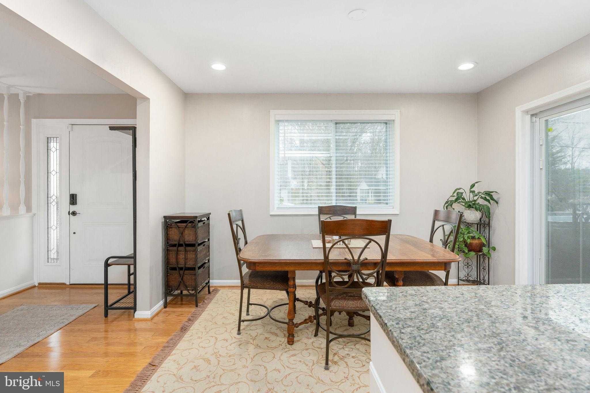 8434 Thames St photo 13