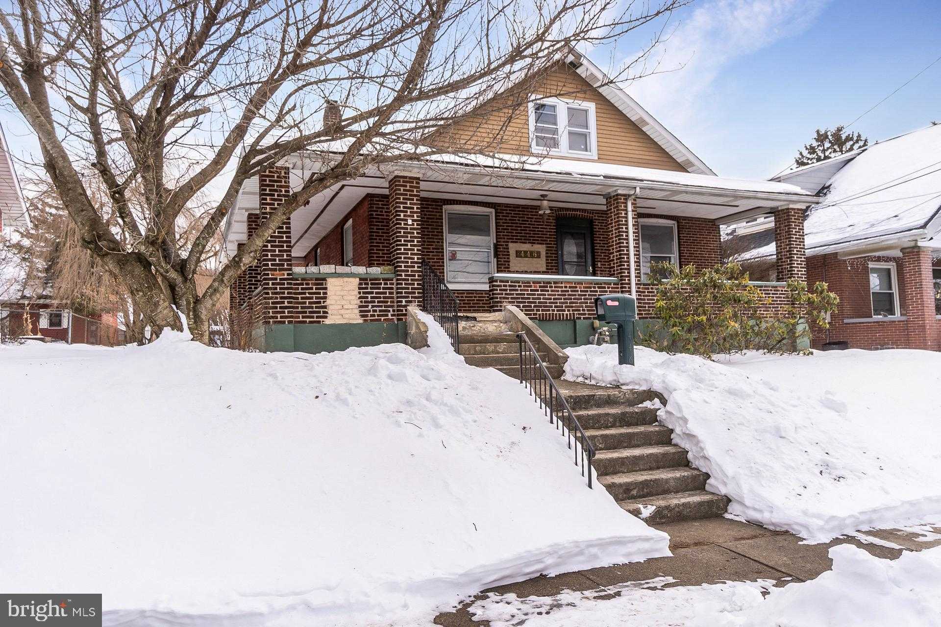 446 Williams St photo 2