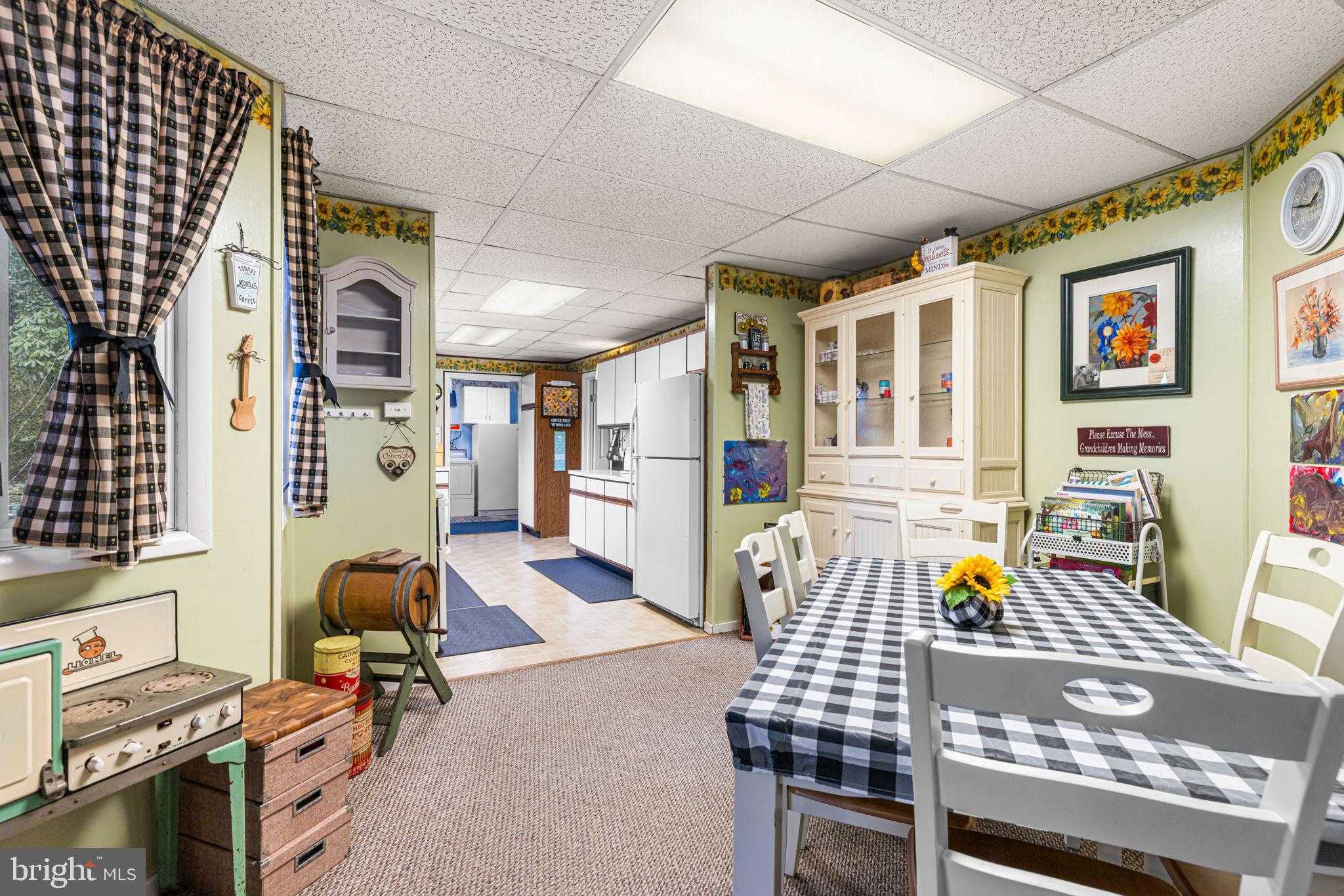 587 Moreland Rd photo 14