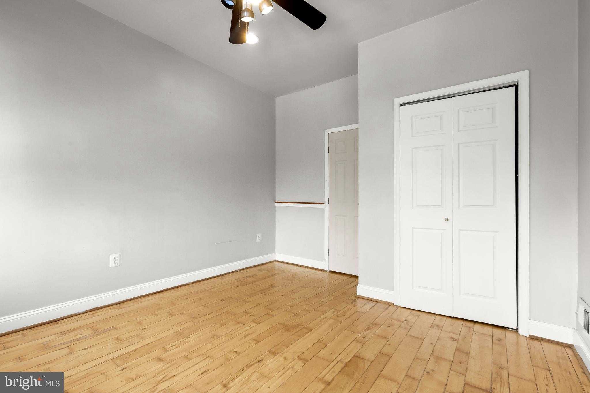 1012 W Lombard St photo 29