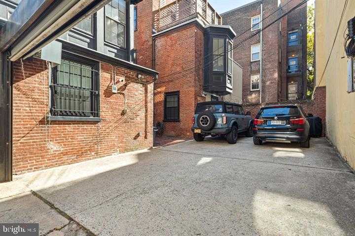 306 S 10th St photo 8