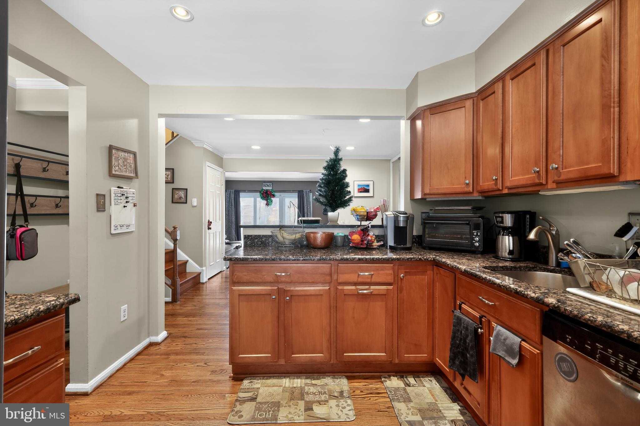 5868 Langton Dr photo 3