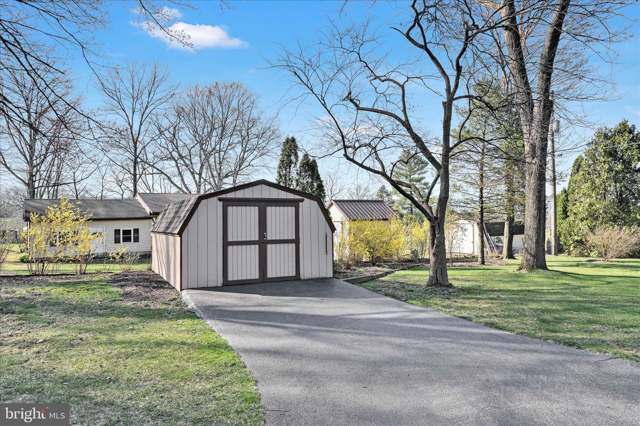 525 Hackman Rd photo 29