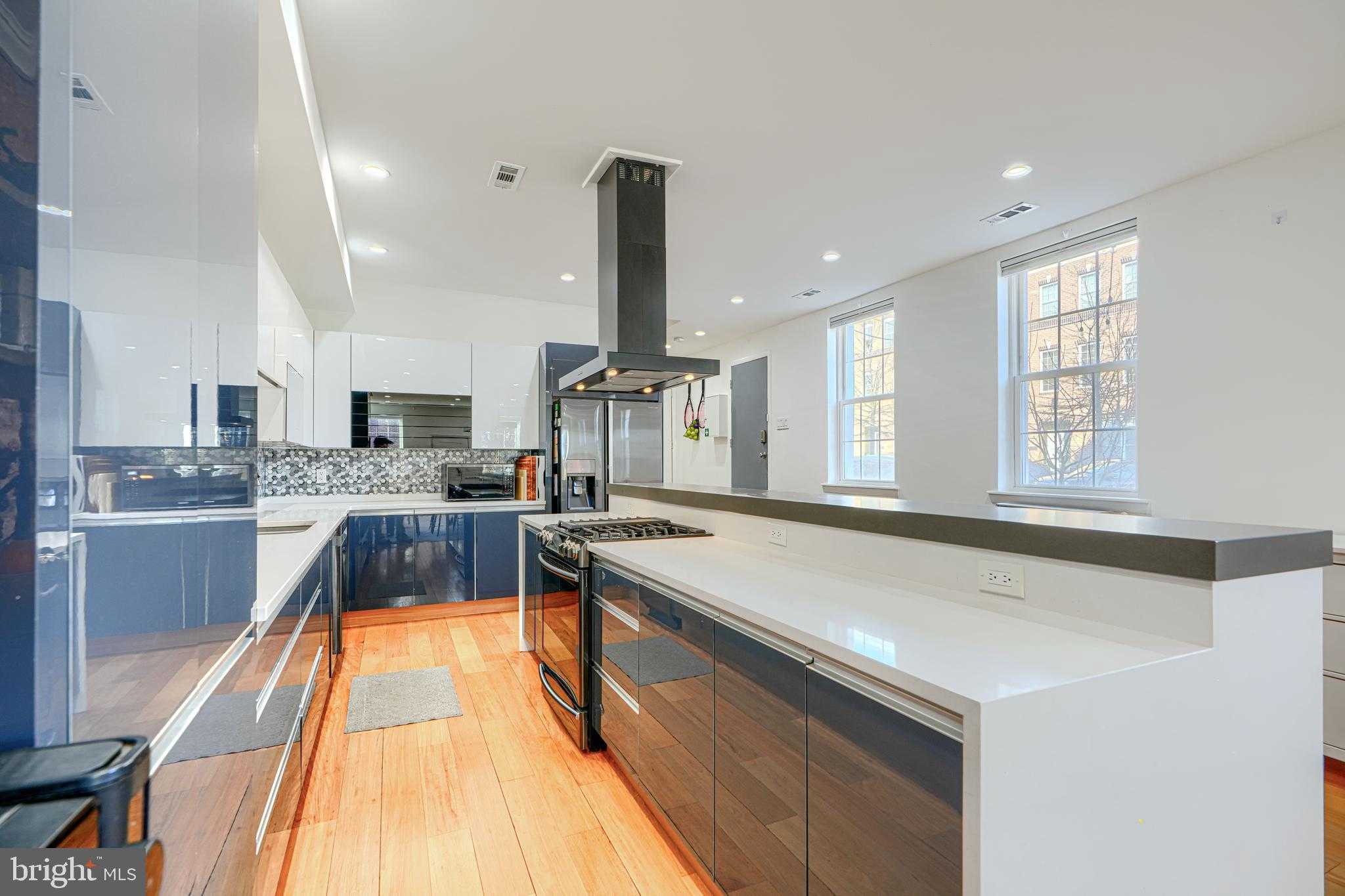 2542 Foster Ave photo 12