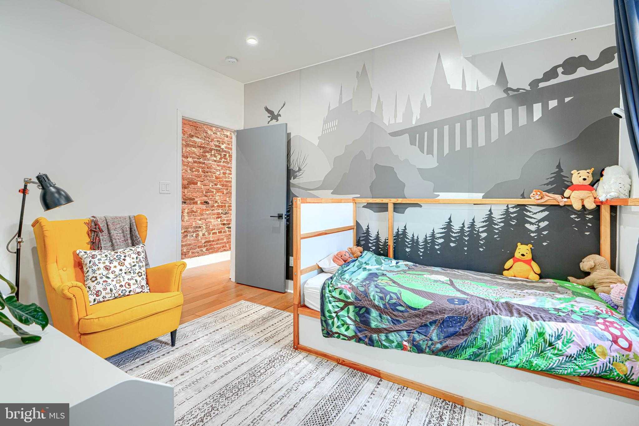 2542 Foster Ave photo 33