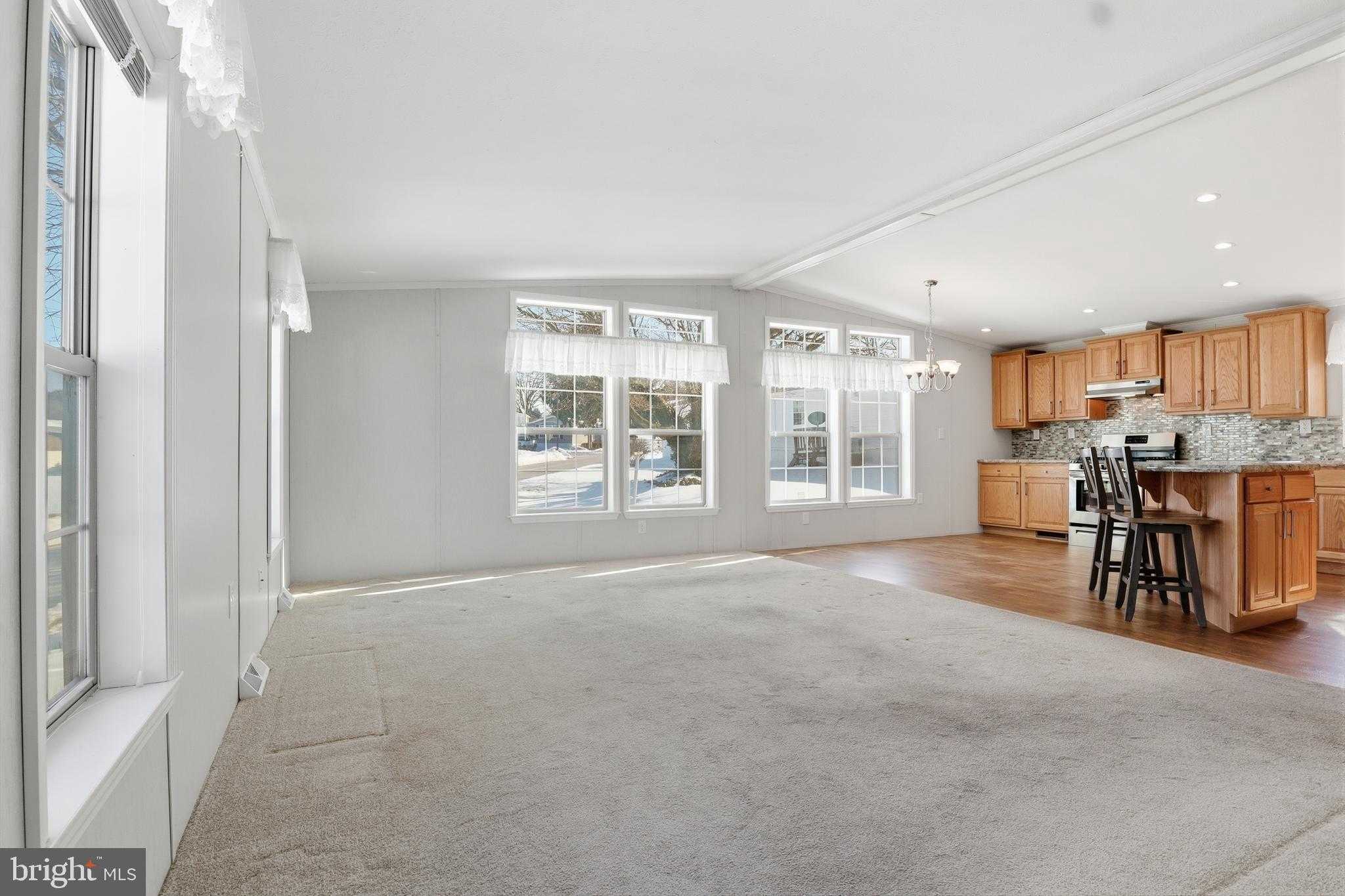 301 Robin Dr photo 4