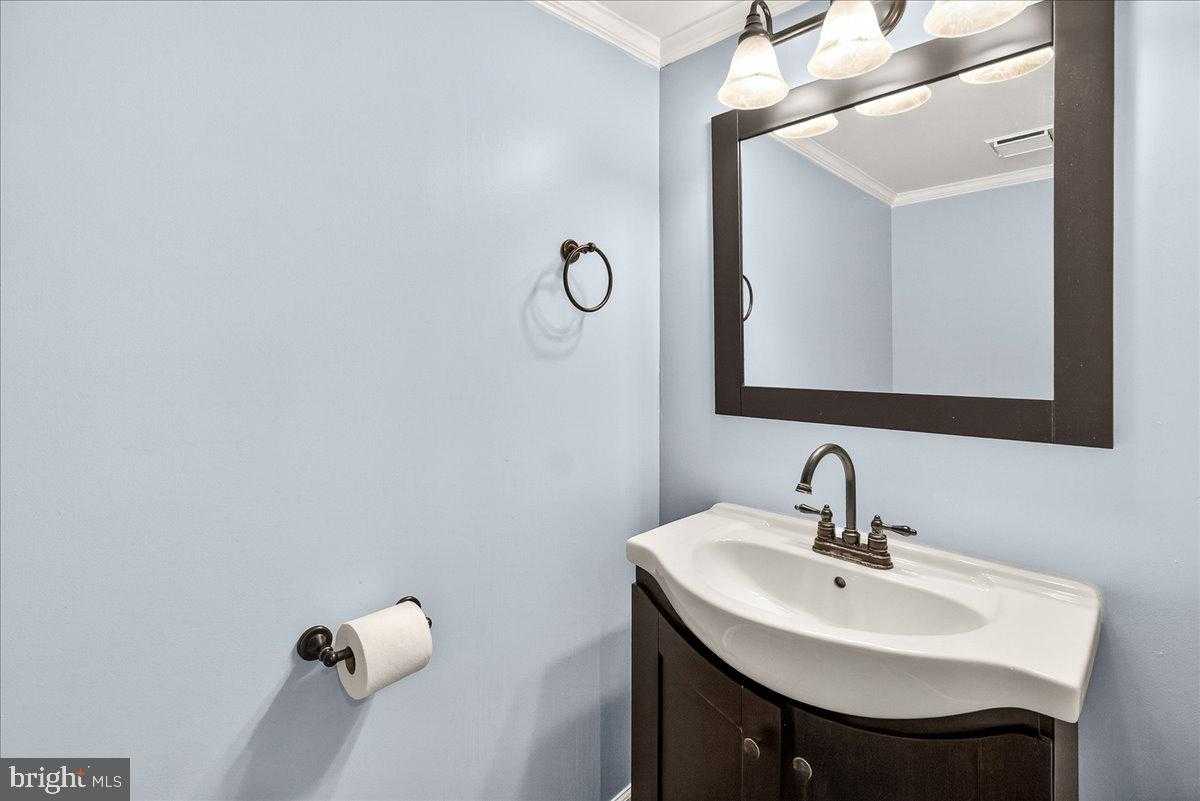 5653 Tessie CT photo 32