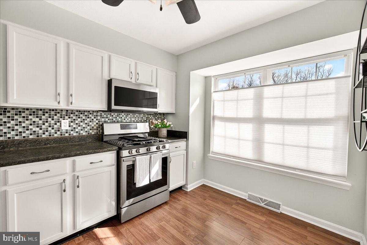 5653 Tessie CT photo 8