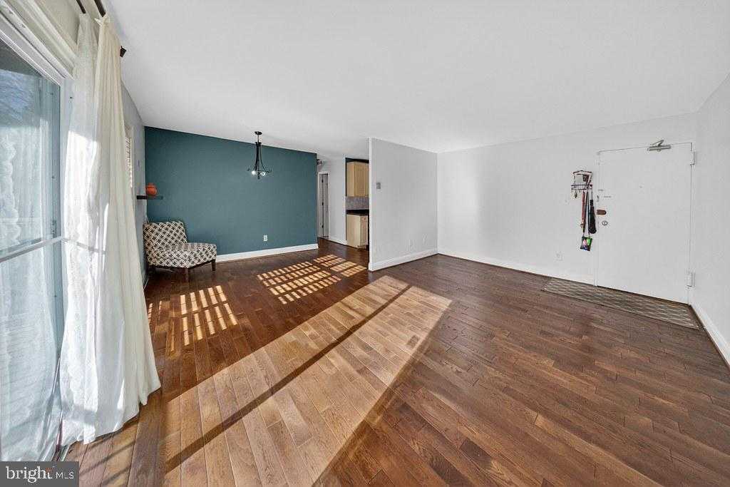 1005 Chillum Rd Apt 207 photo 3