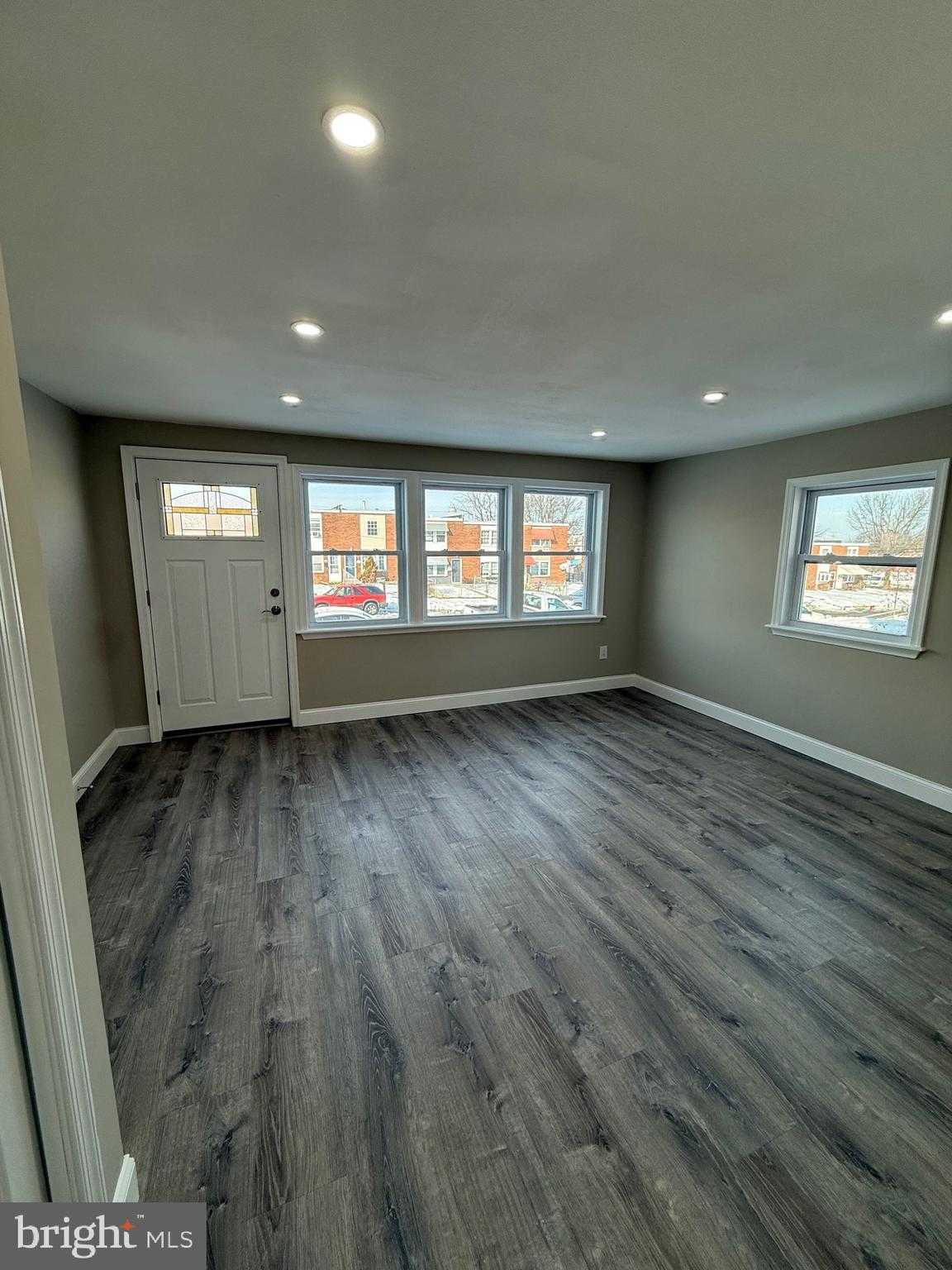 8031 Bank St photo 2