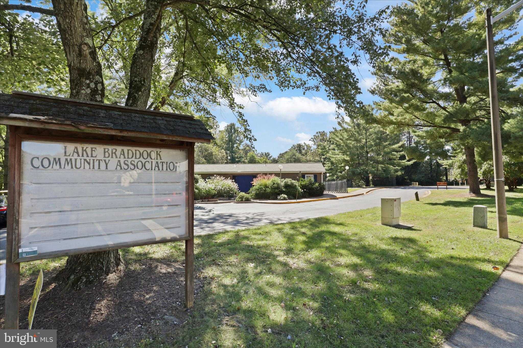 5460 Truxion CT photo 47