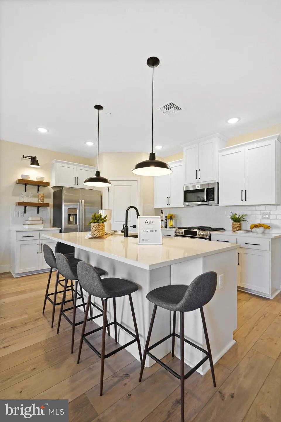 227 Valor Ln photo 3