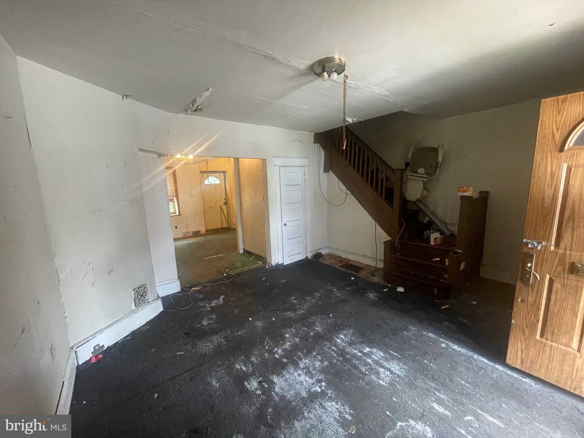 1037 Mcdowell Ave photo 4