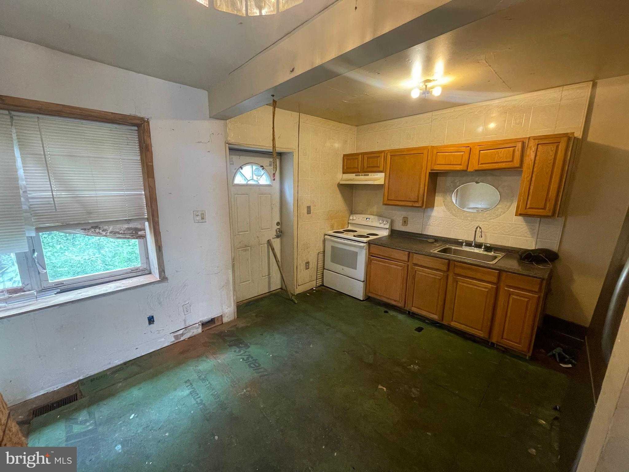 1037 Mcdowell Ave photo 5