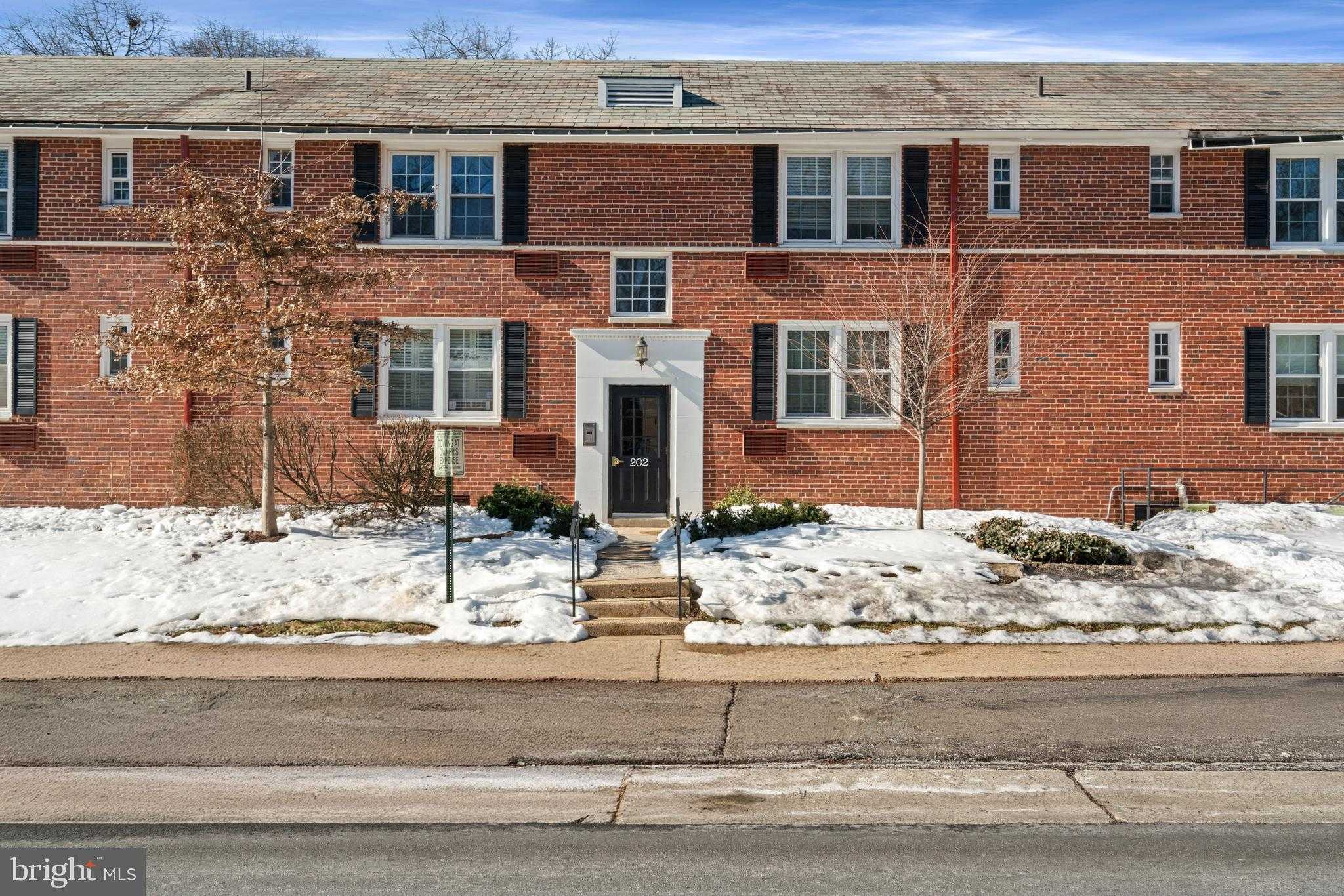 202 N George Mason Dr # 202-2 photo 3