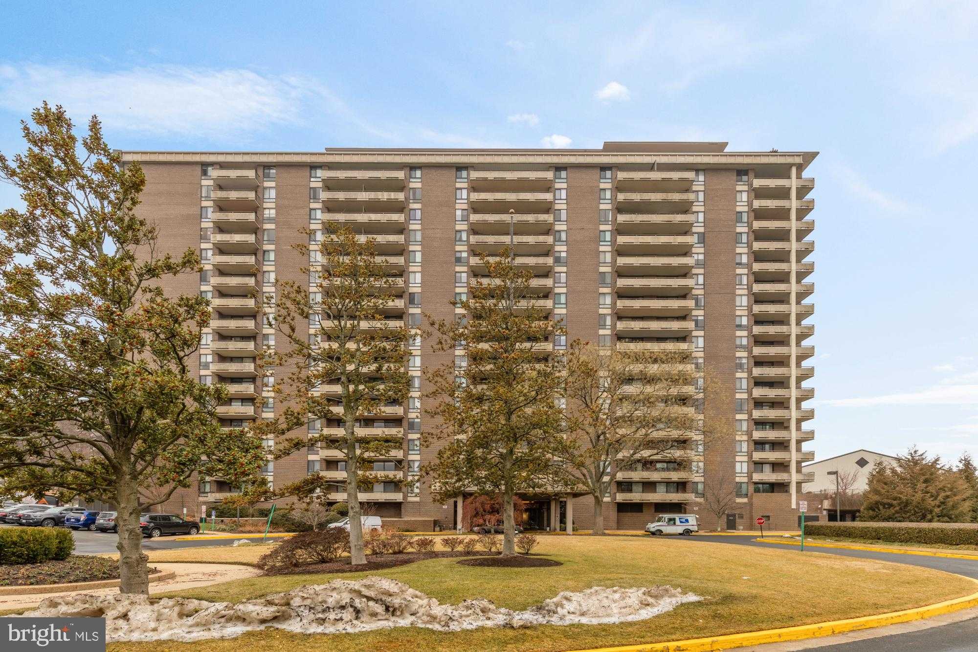 1800 Old Meadow Rd Apt 303 photo 27