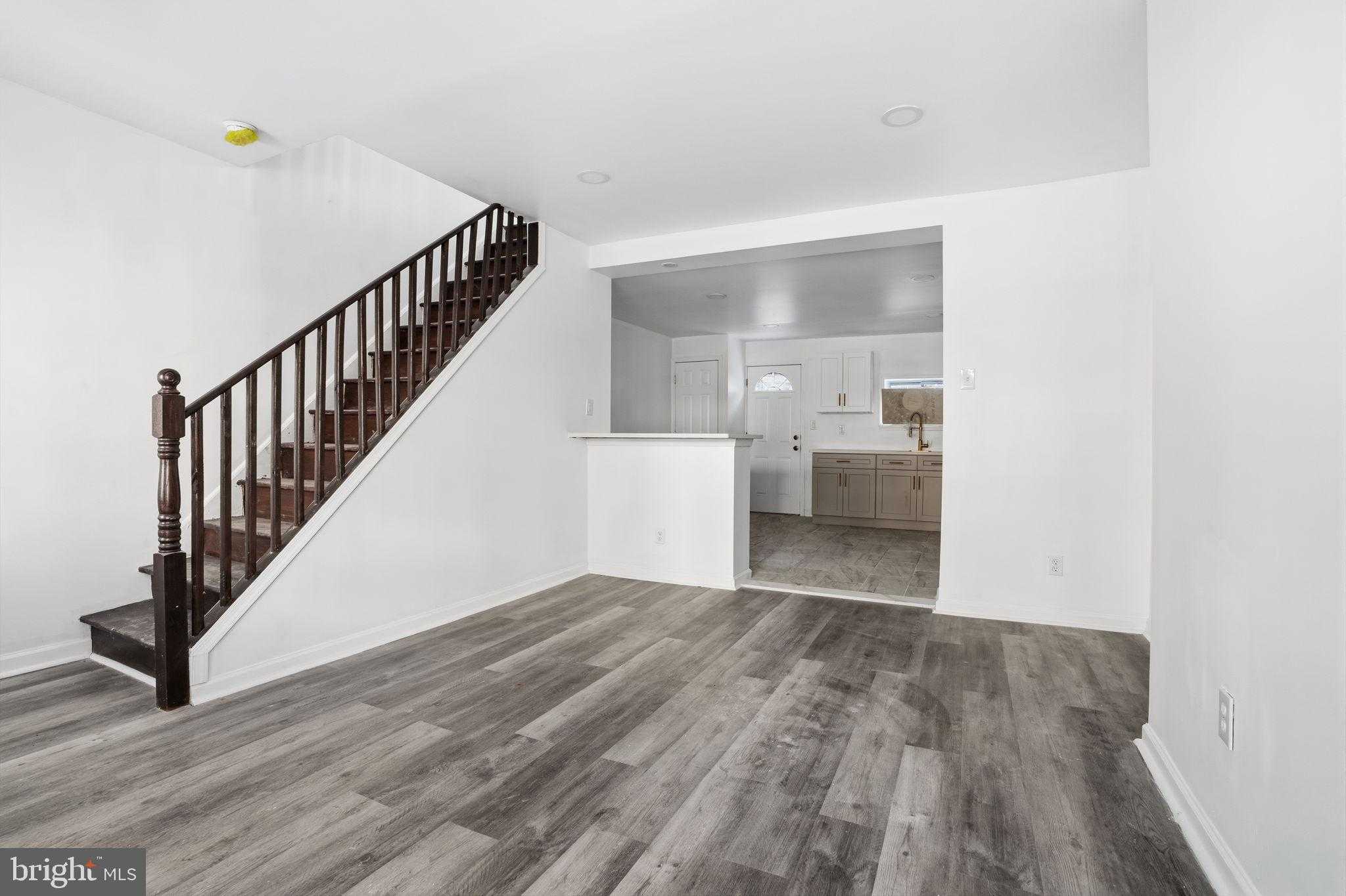 1928 W Carey St photo 2