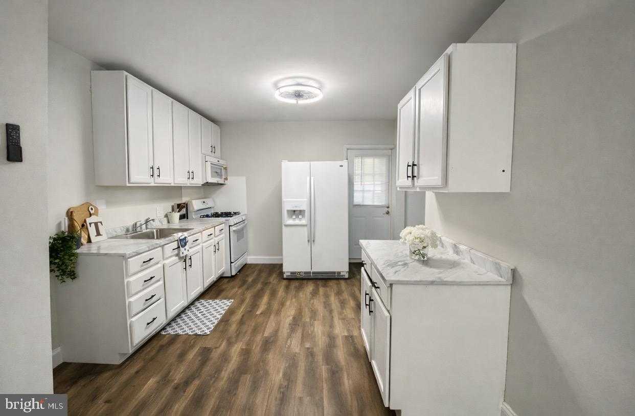 724 E 35th St photo 2