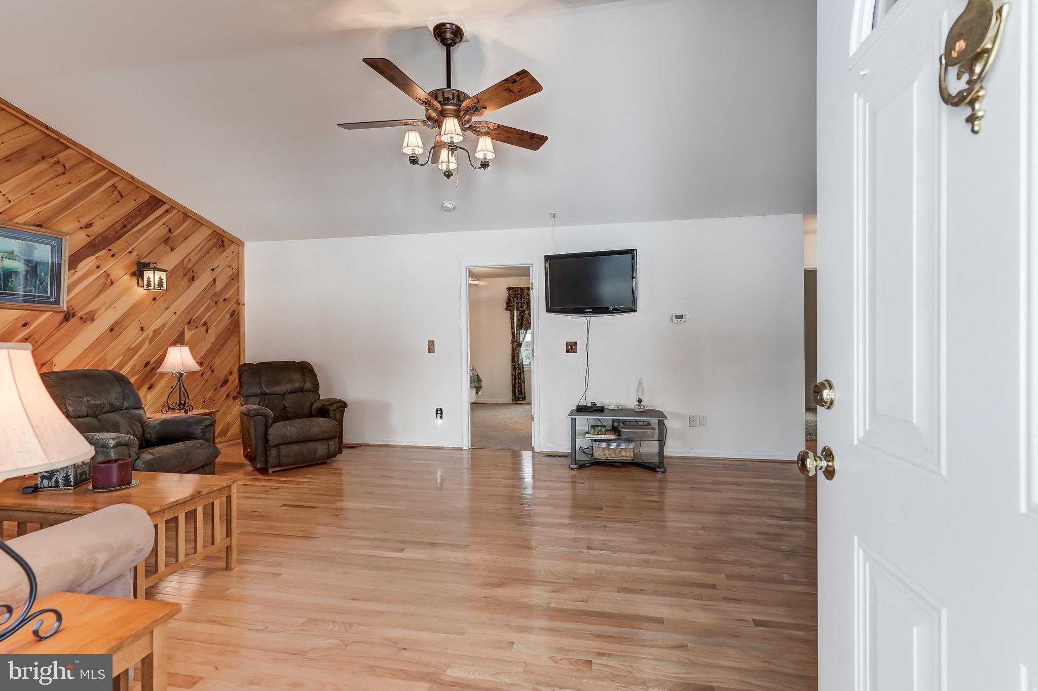 225 Lakeview Dr photo 11