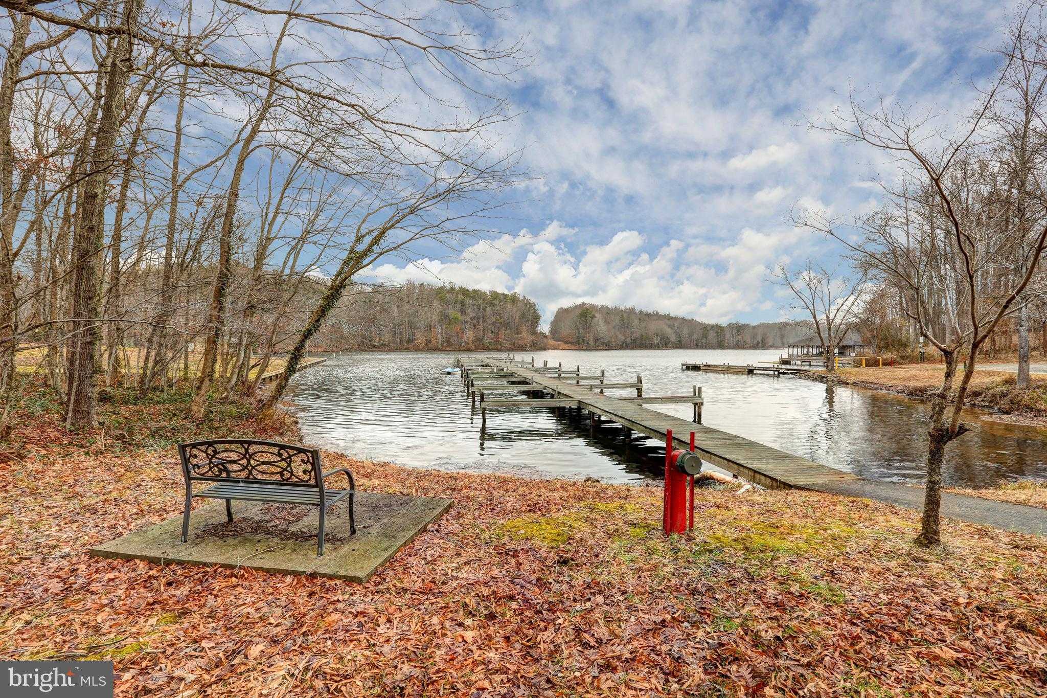 225 Lakeview Dr photo 4