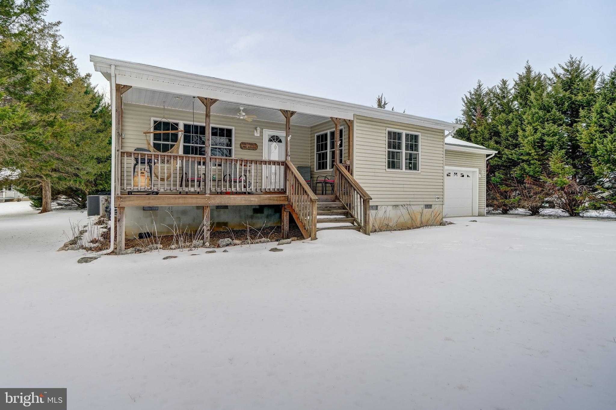 225 Lakeview Dr photo 8