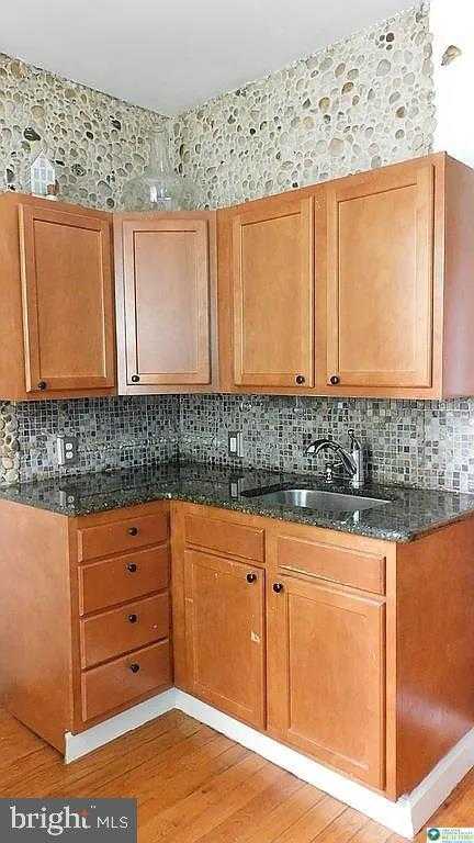 1225 W Walnut St photo 10