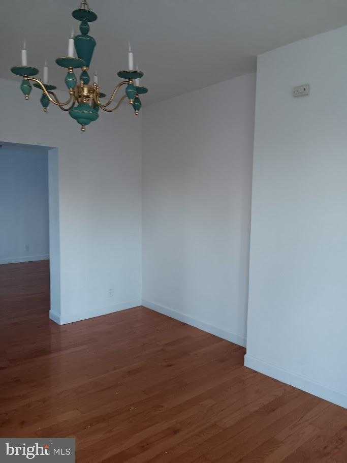 1225 W Walnut St photo 17