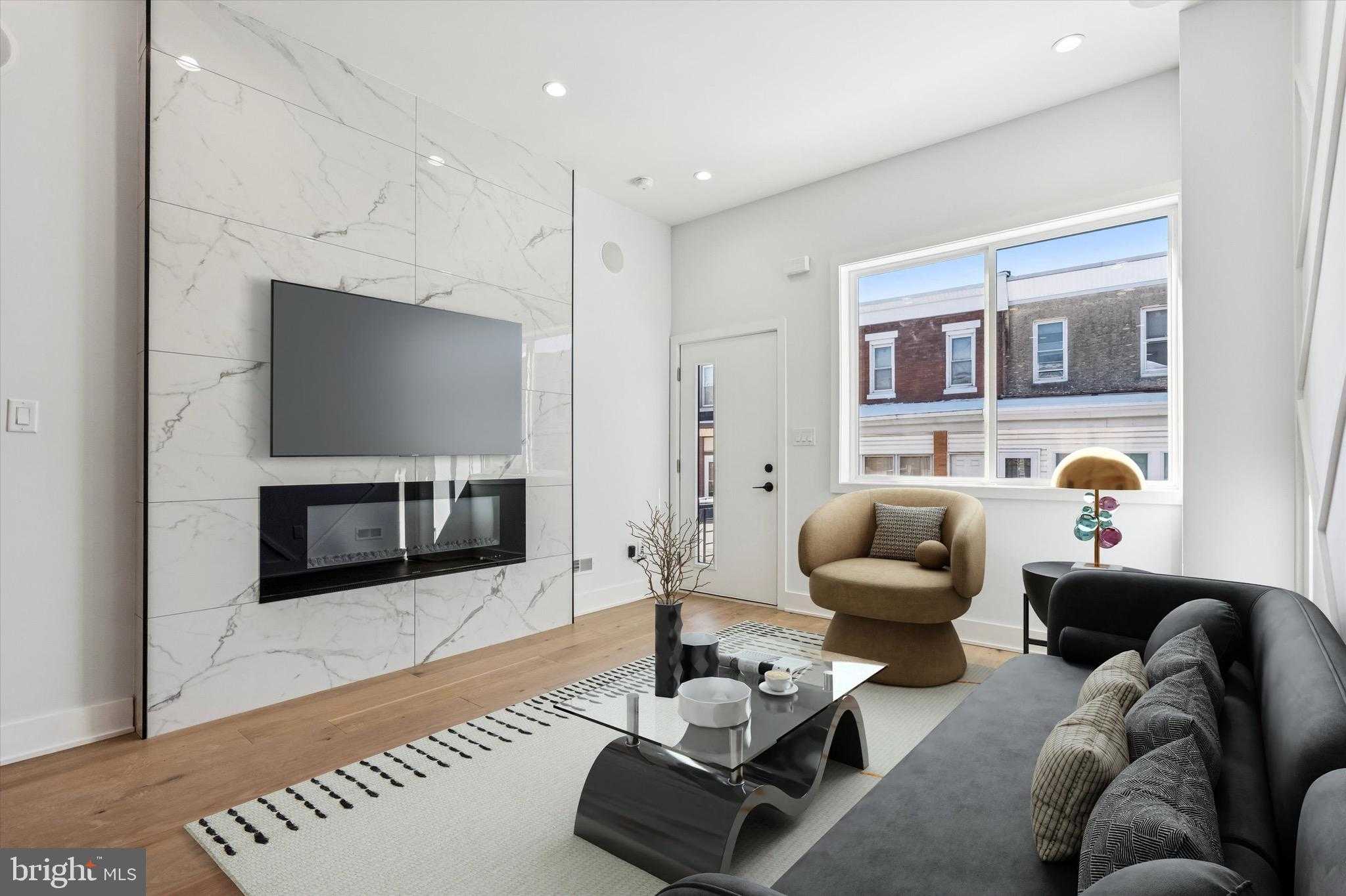 2751 E Pacific St photo 2