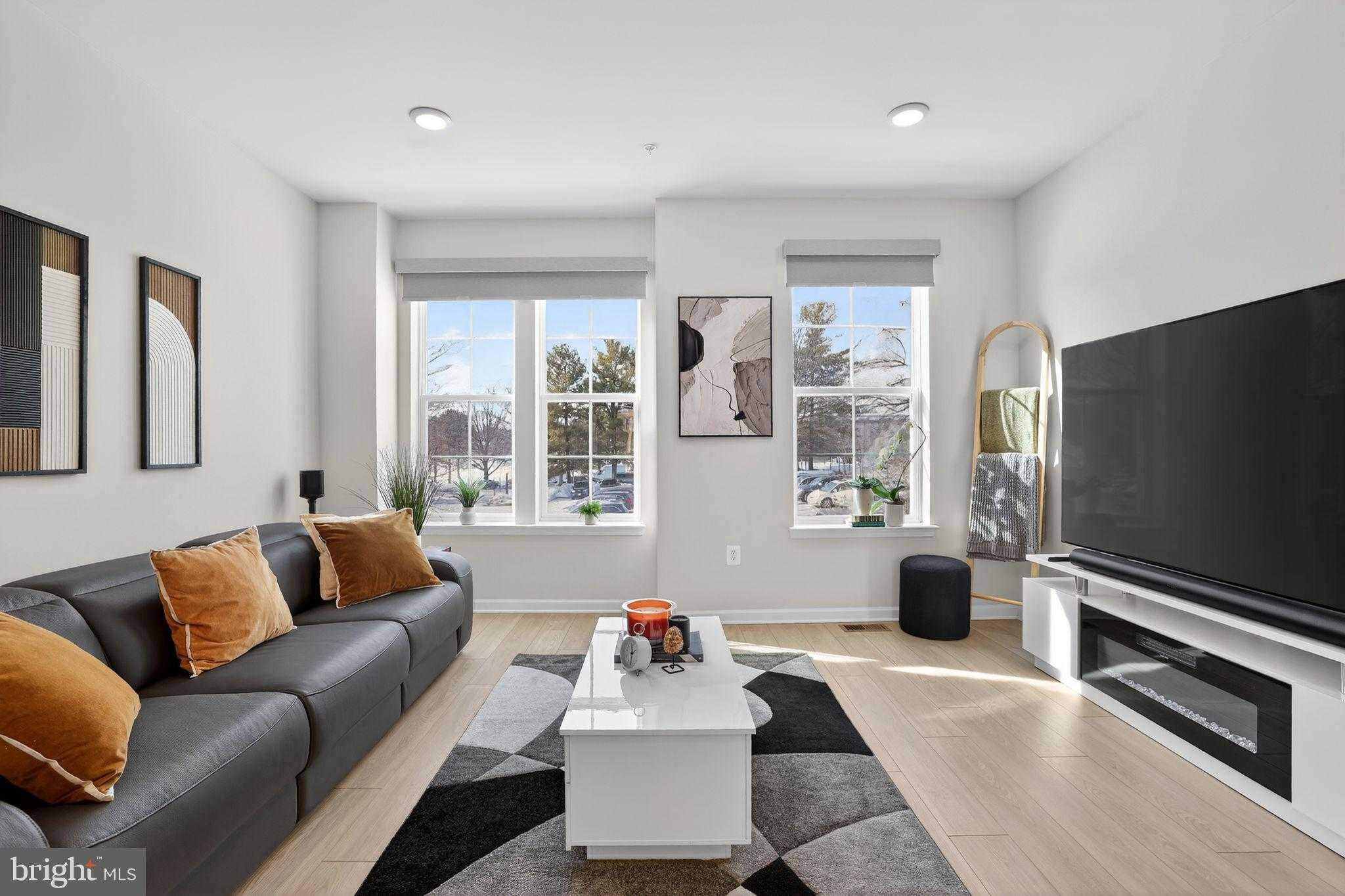 1017 Village Club Aly photo 13