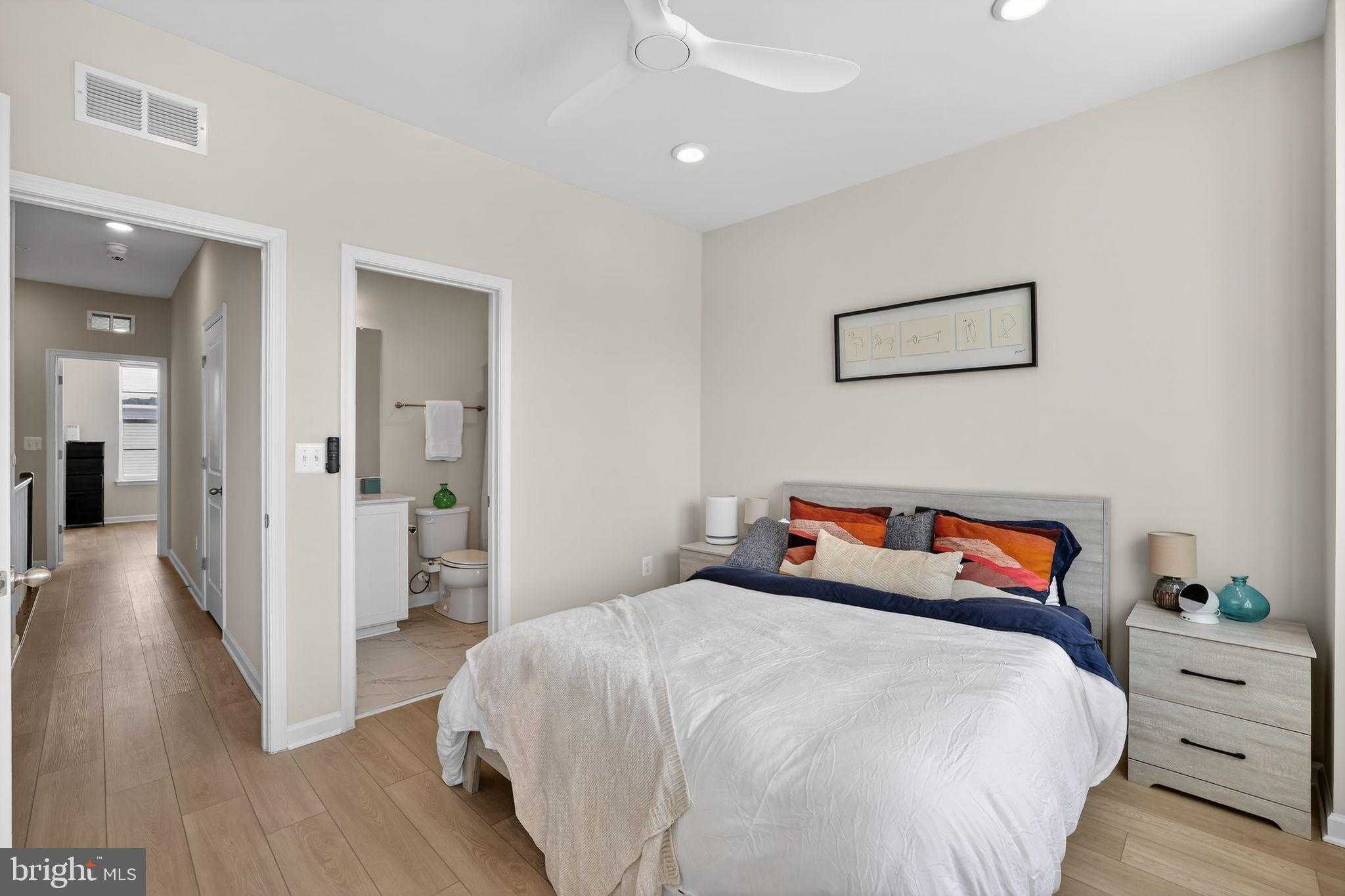 1017 Village Club Aly photo 28