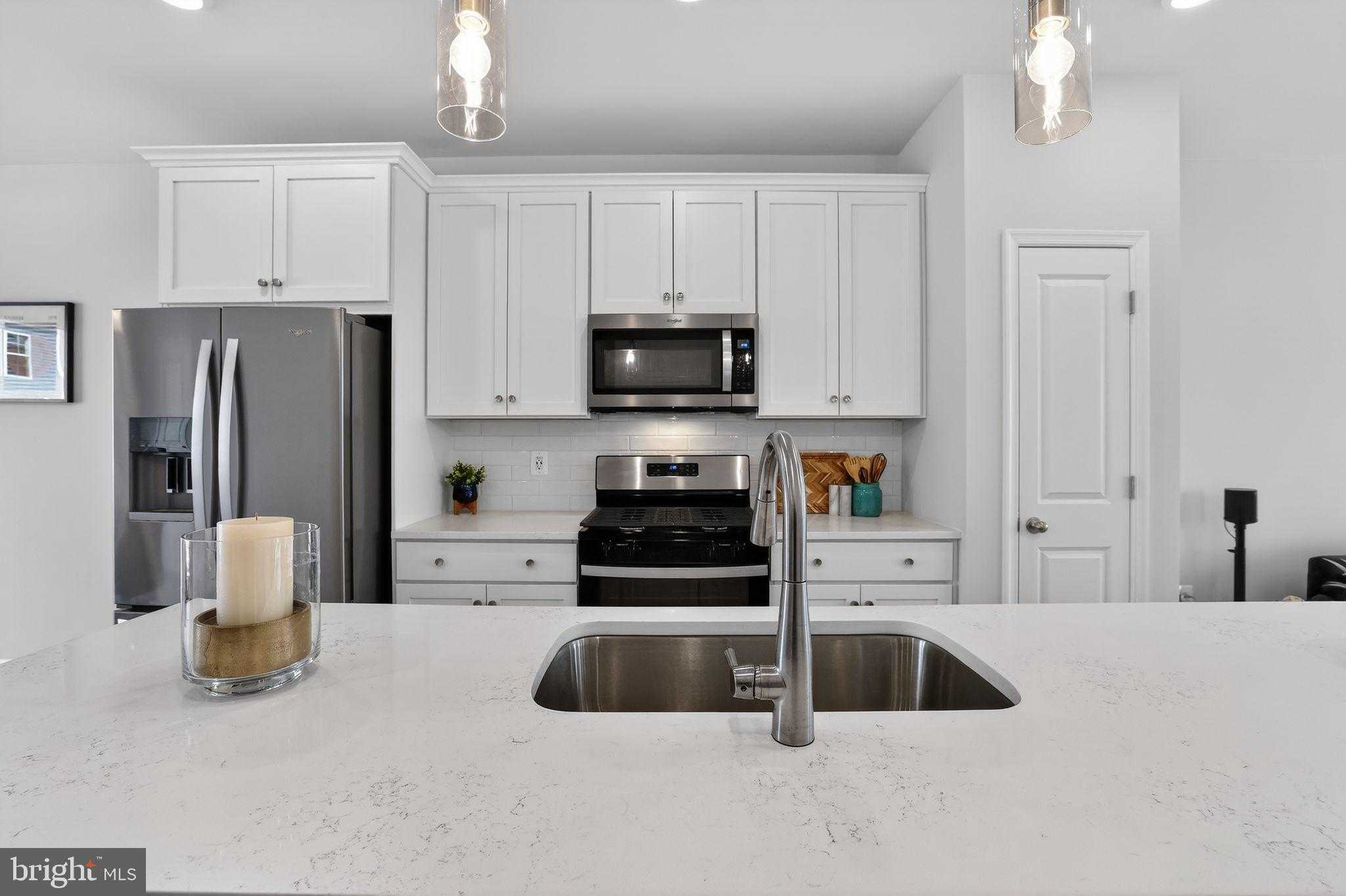 1017 Village Club Aly photo 3