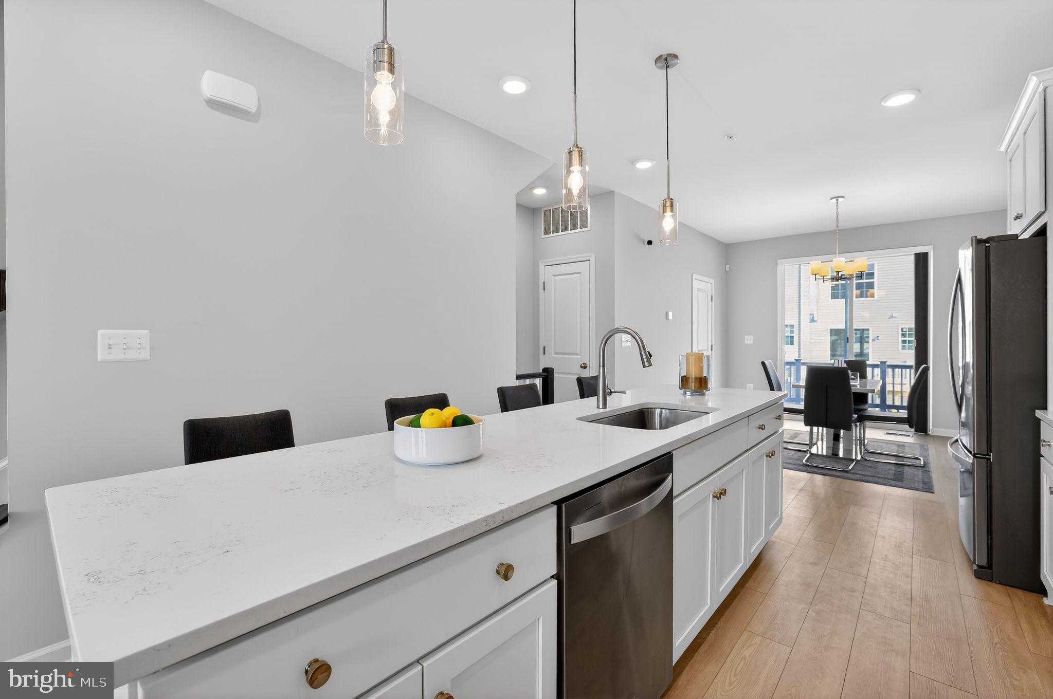 1017 Village Club Aly photo 5