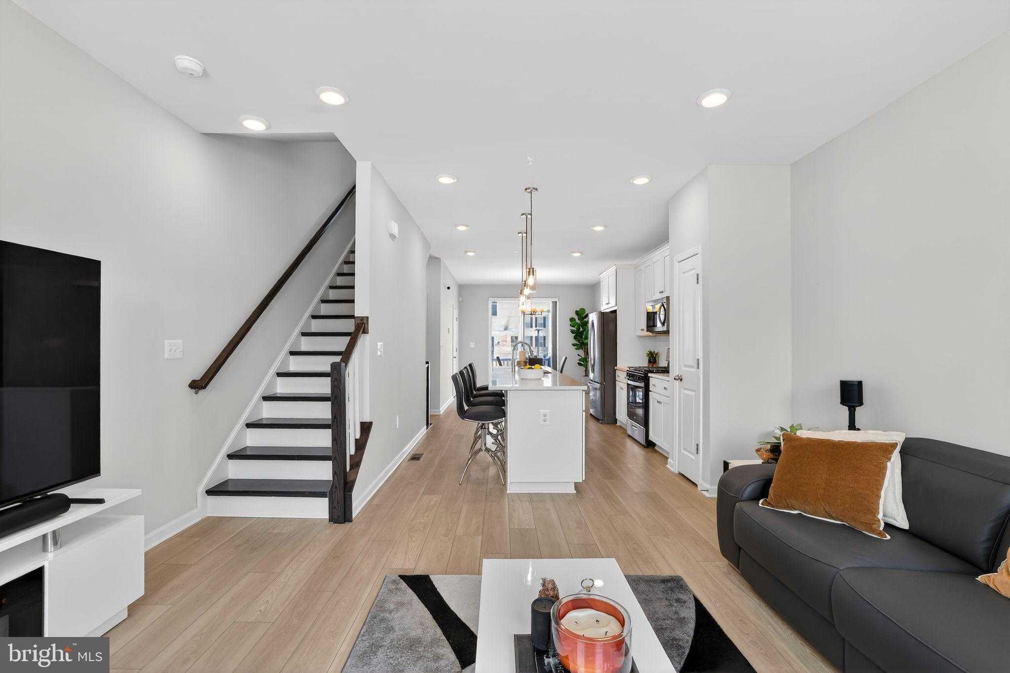 1017 Village Club Aly photo 9