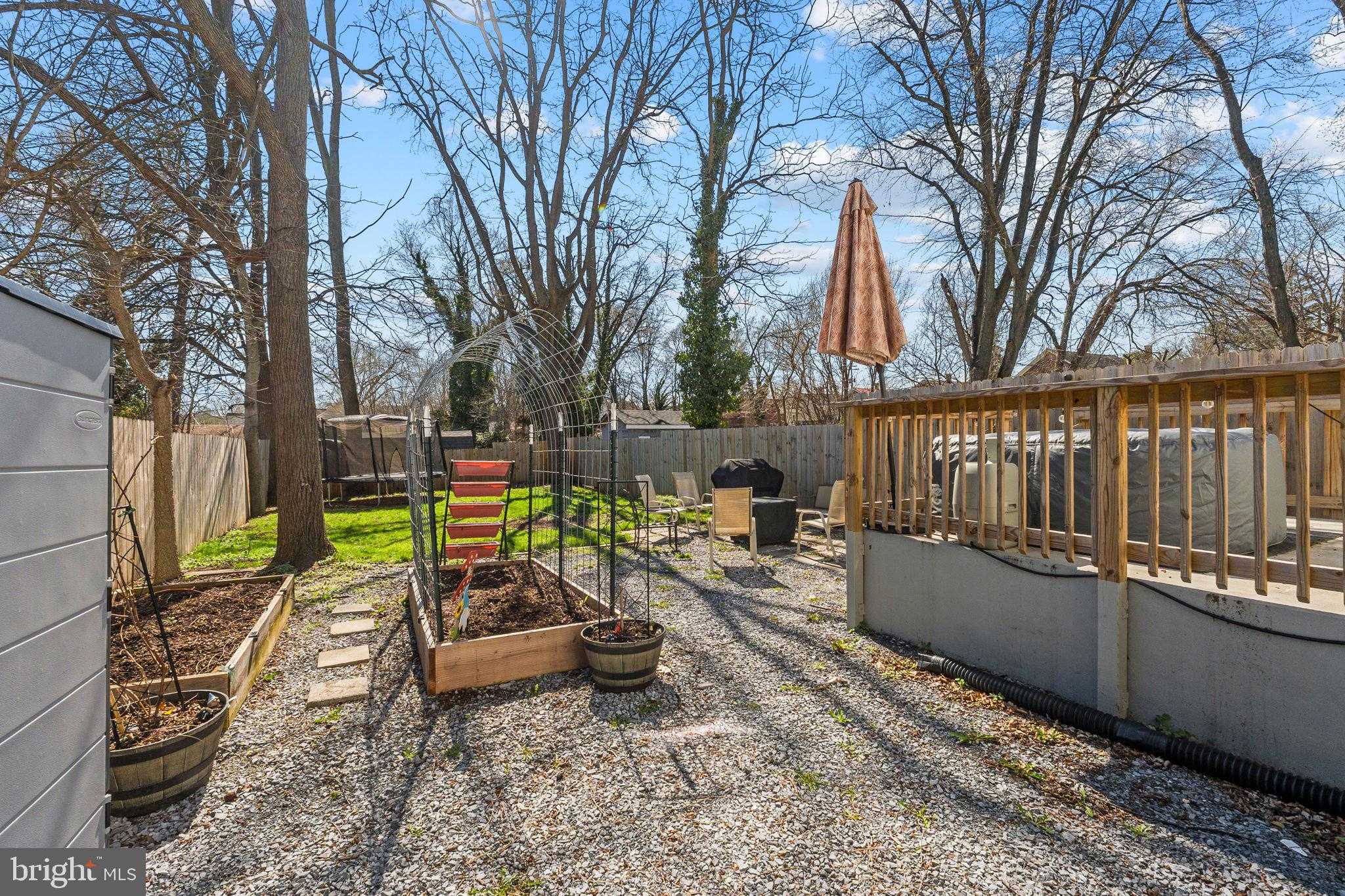 25 W Southwerk St photo 45