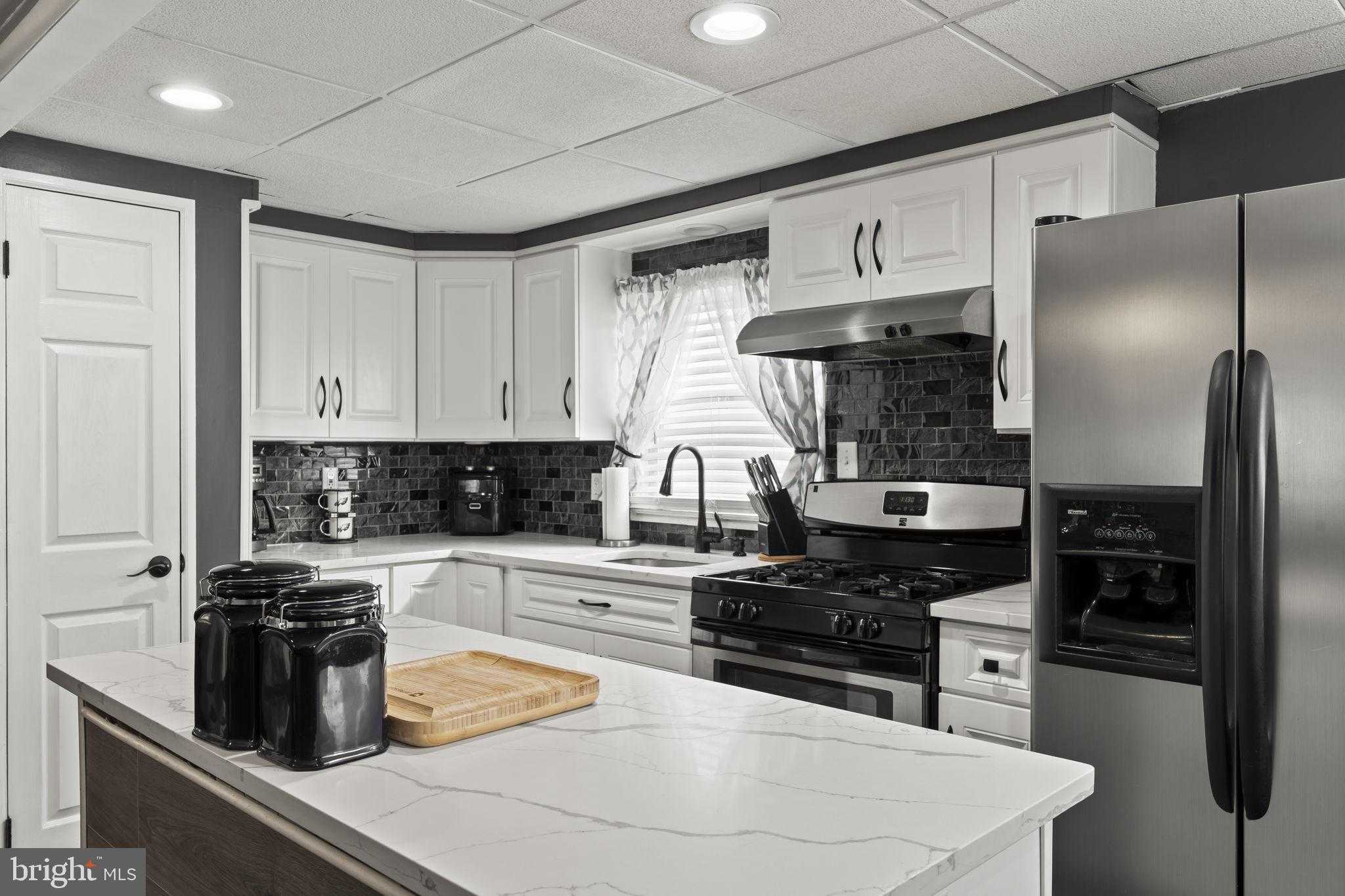 2733 Tremont St photo 10