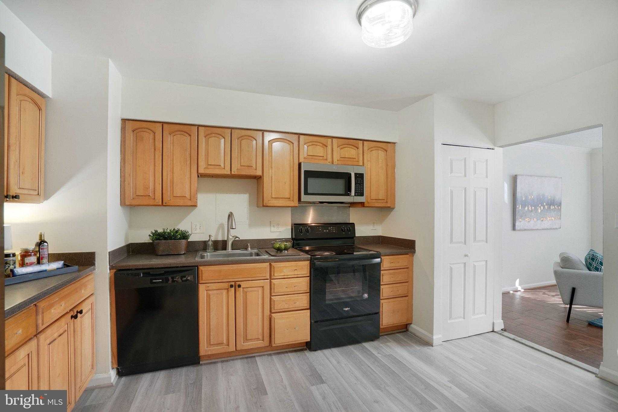 3713 S George Mason Dr photo 14