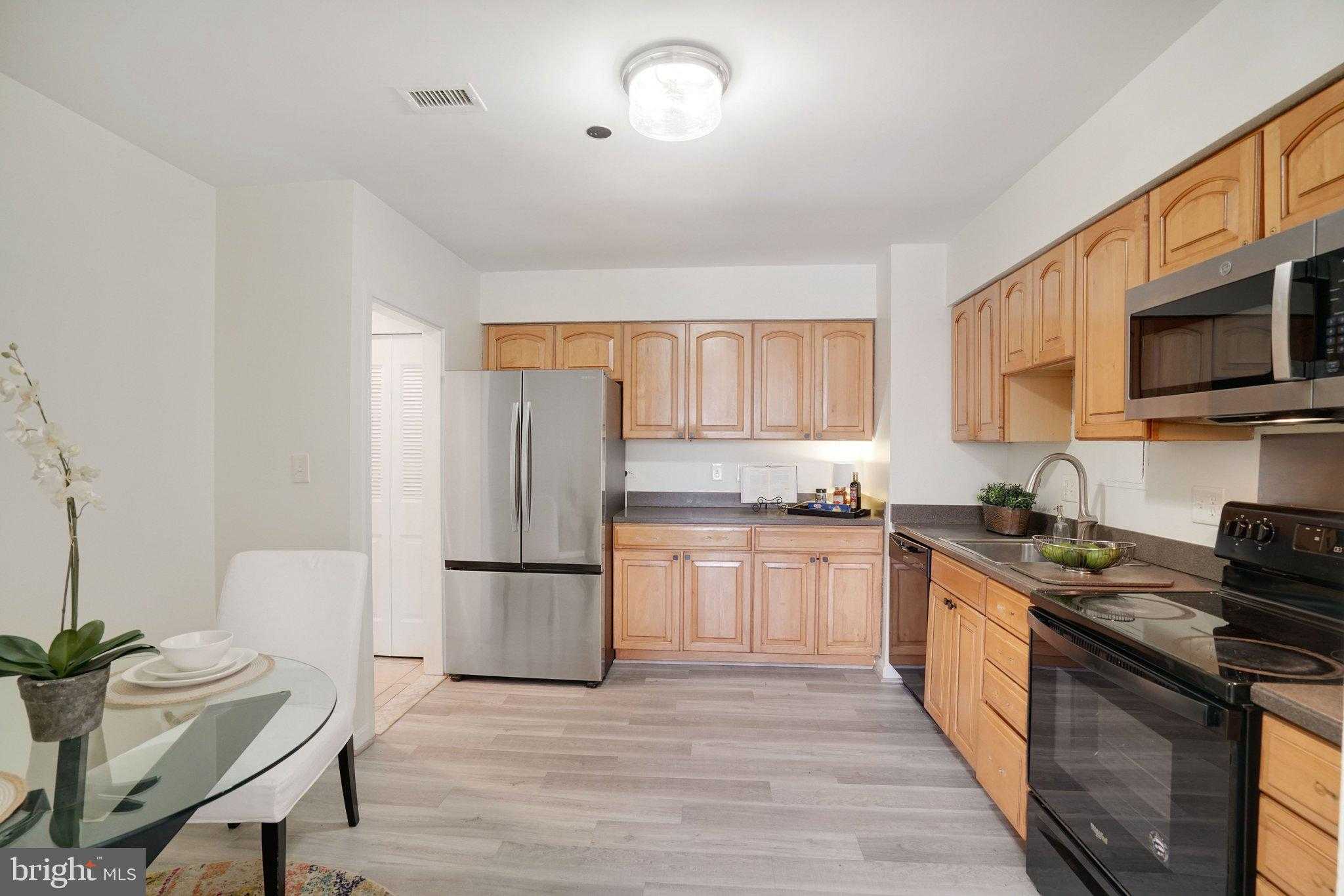 3713 S George Mason Dr photo 15