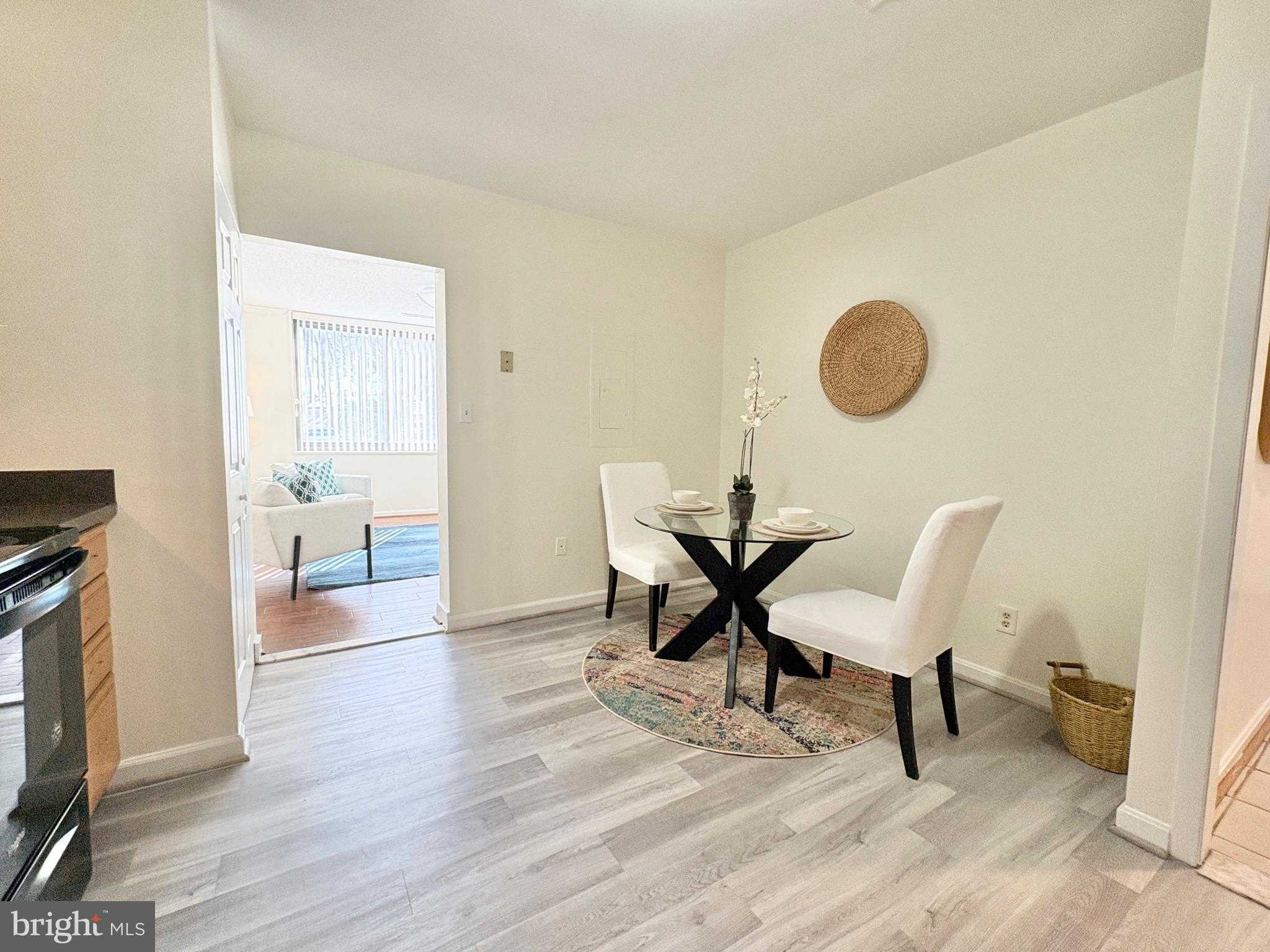 3713 S George Mason Dr photo 2