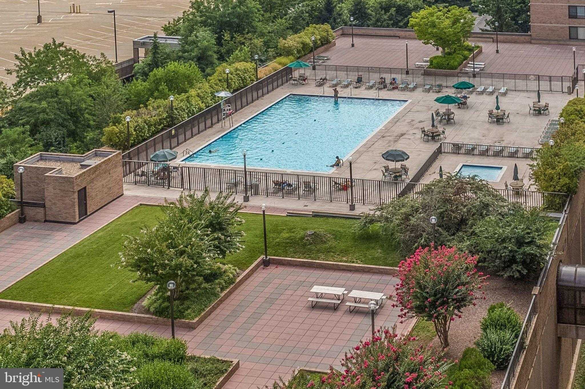 3713 S George Mason Dr photo 29