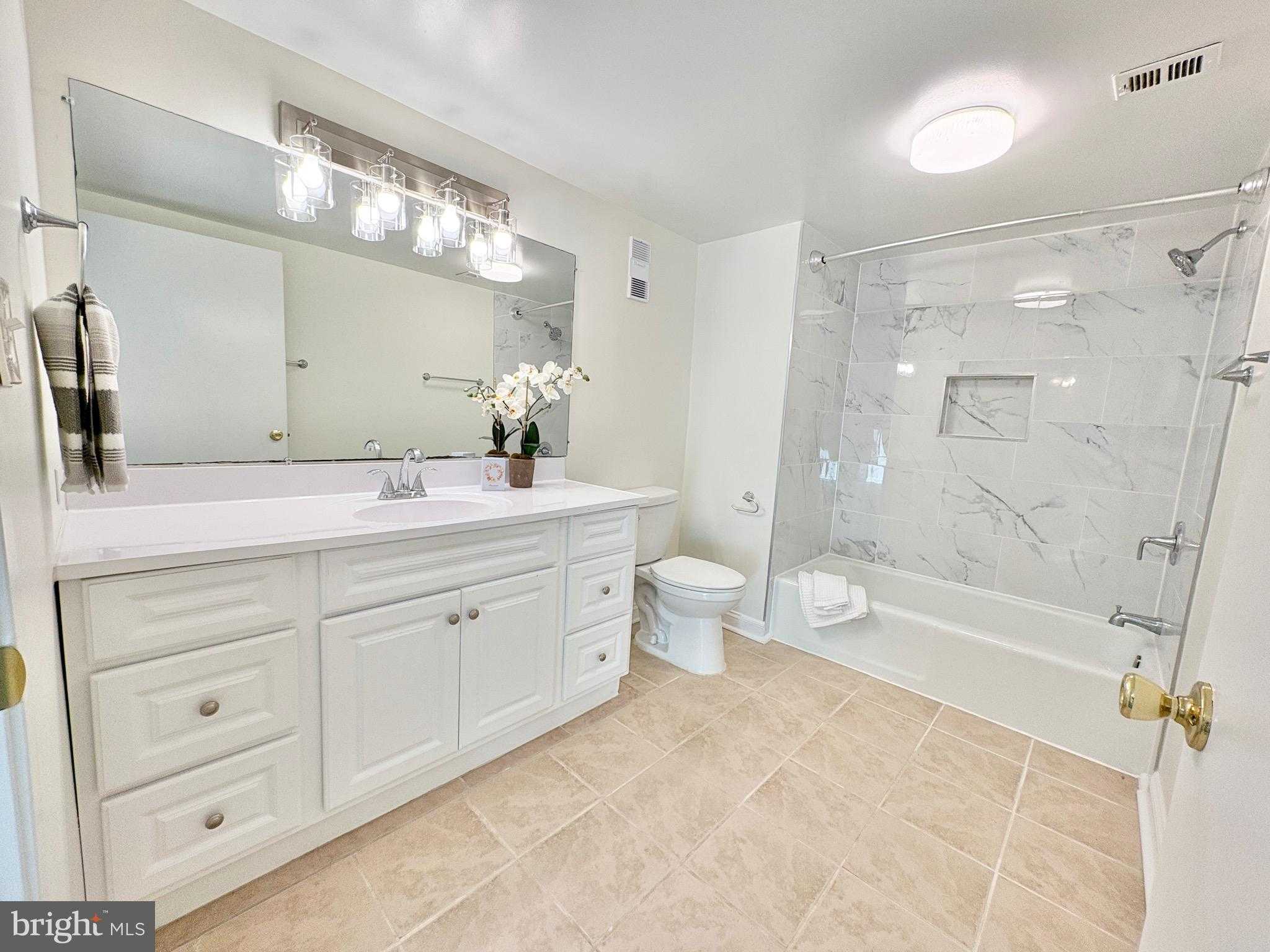 3713 S George Mason Dr photo 5