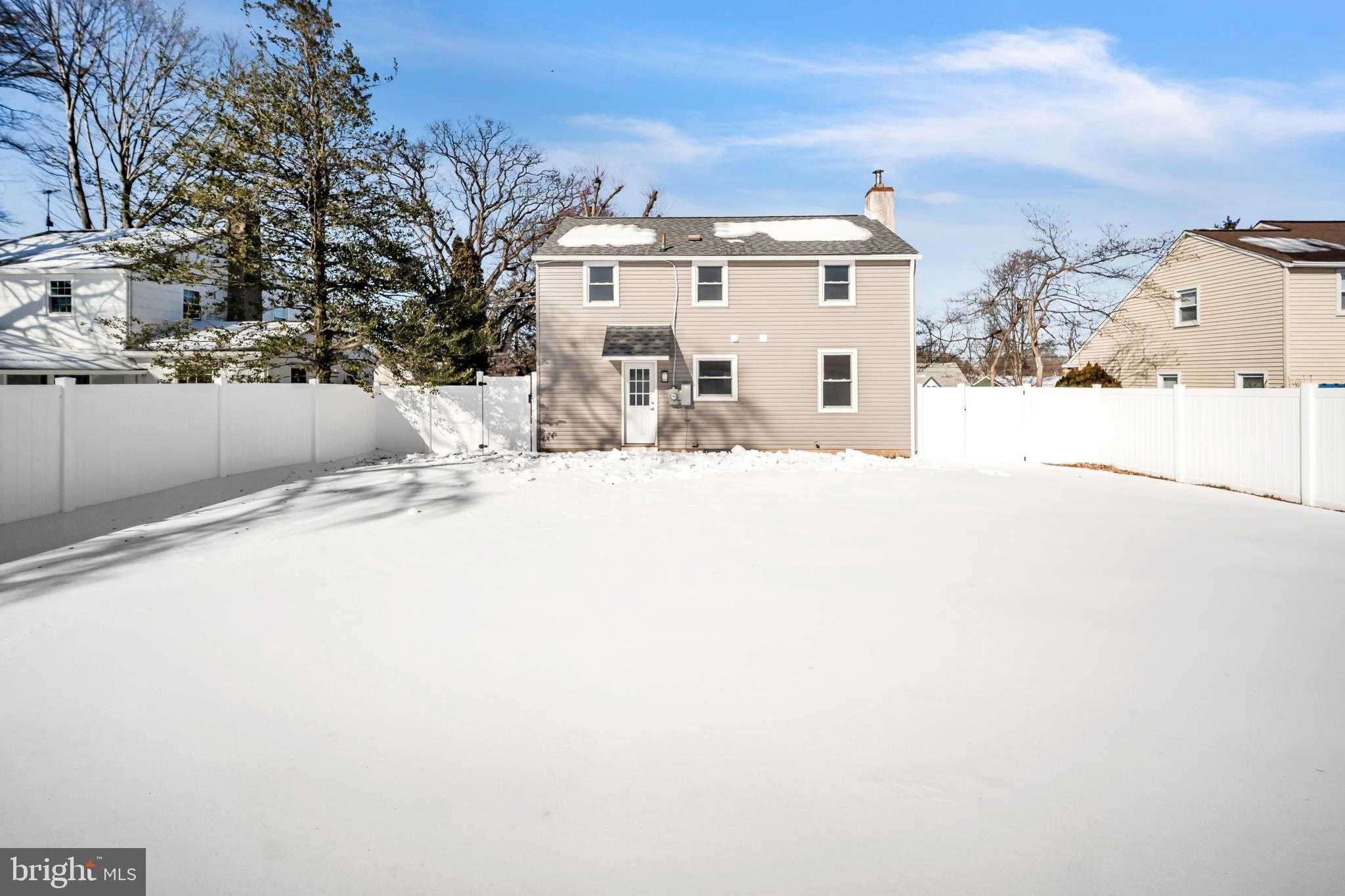 330 Windsor Ave photo 21