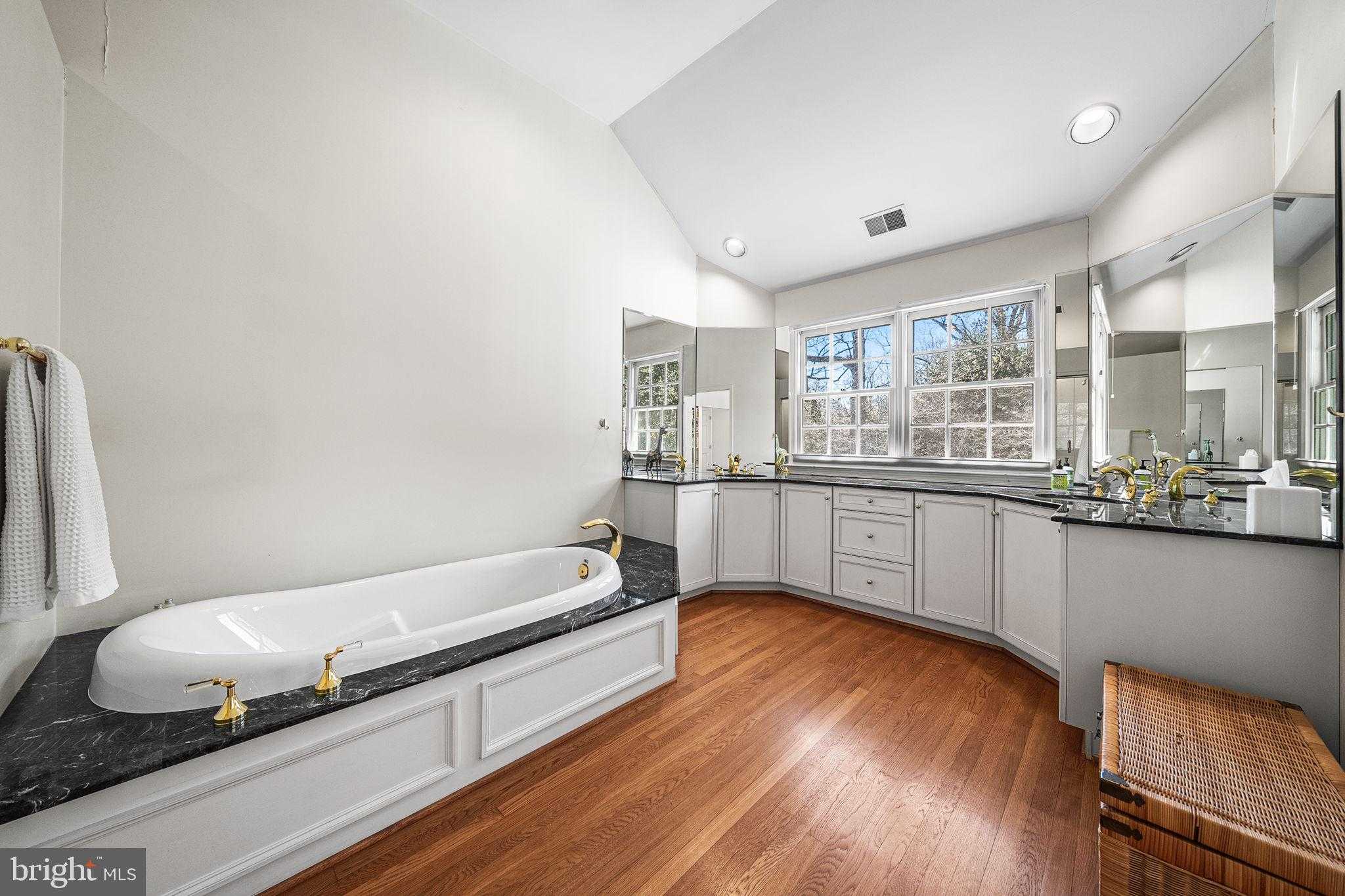 9806 Culver CT photo 35