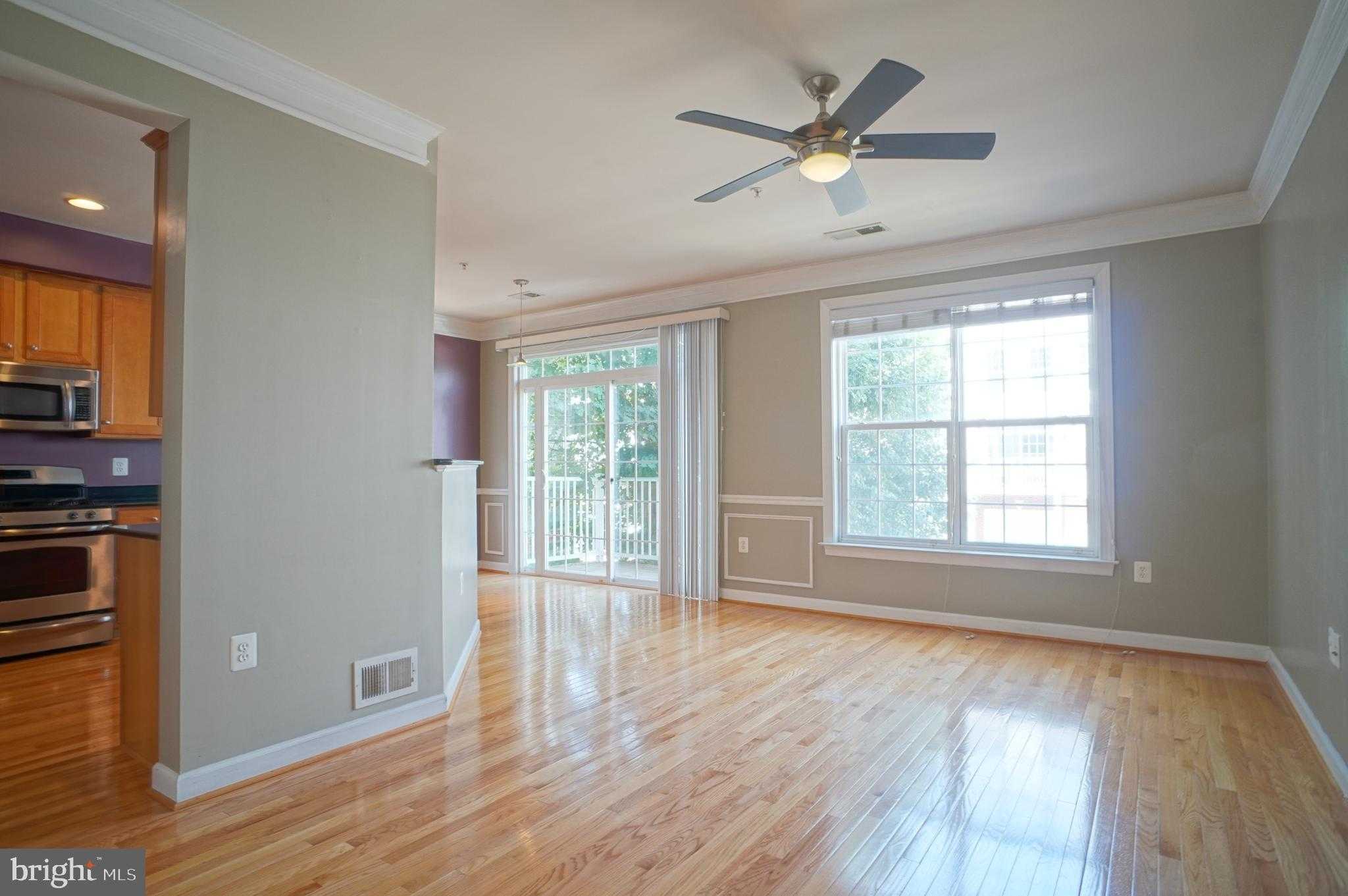 2515 Einstein St photo 2