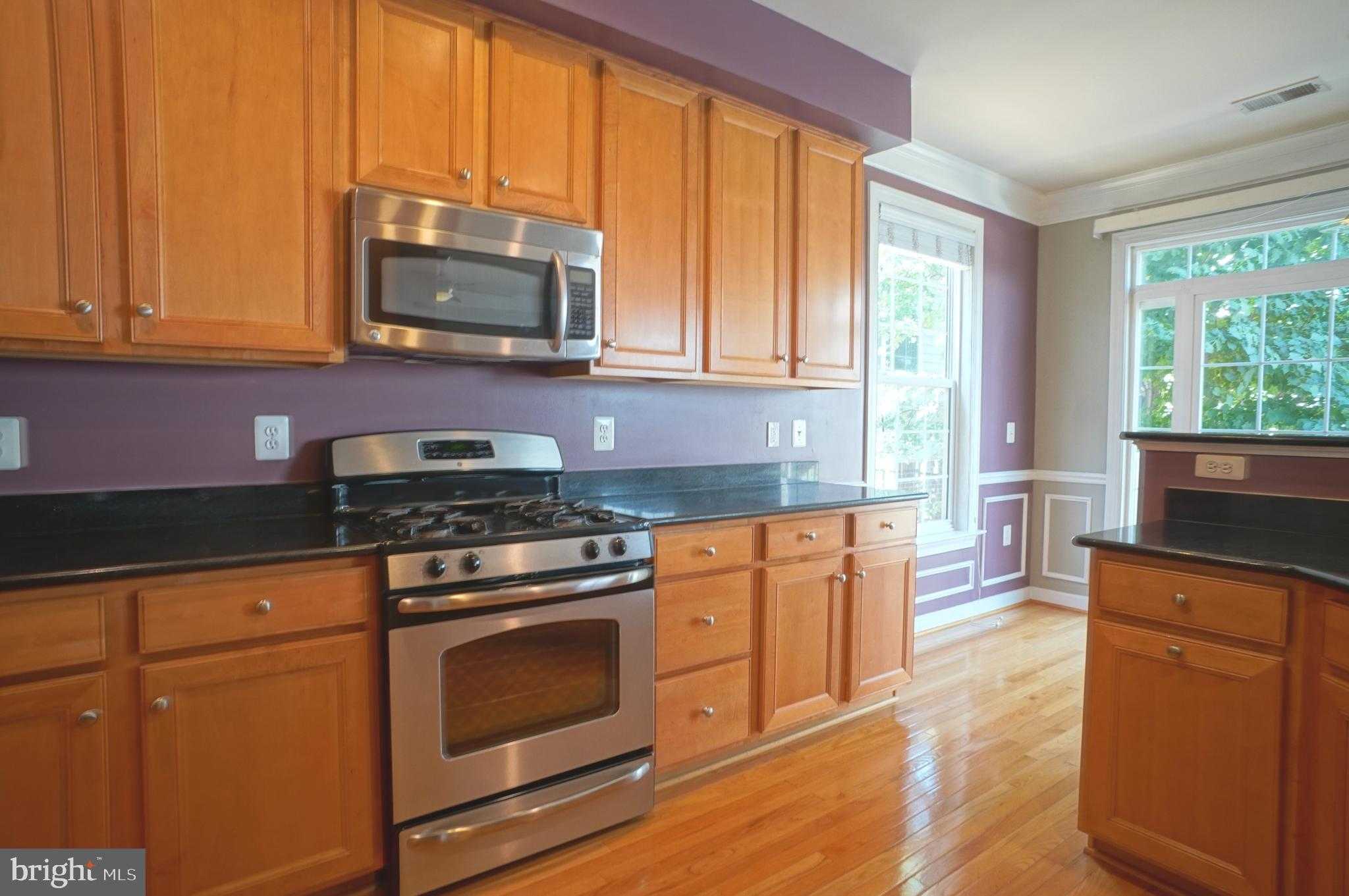 2515 Einstein St photo 5