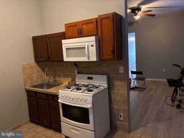 2419 Brown St photo 8