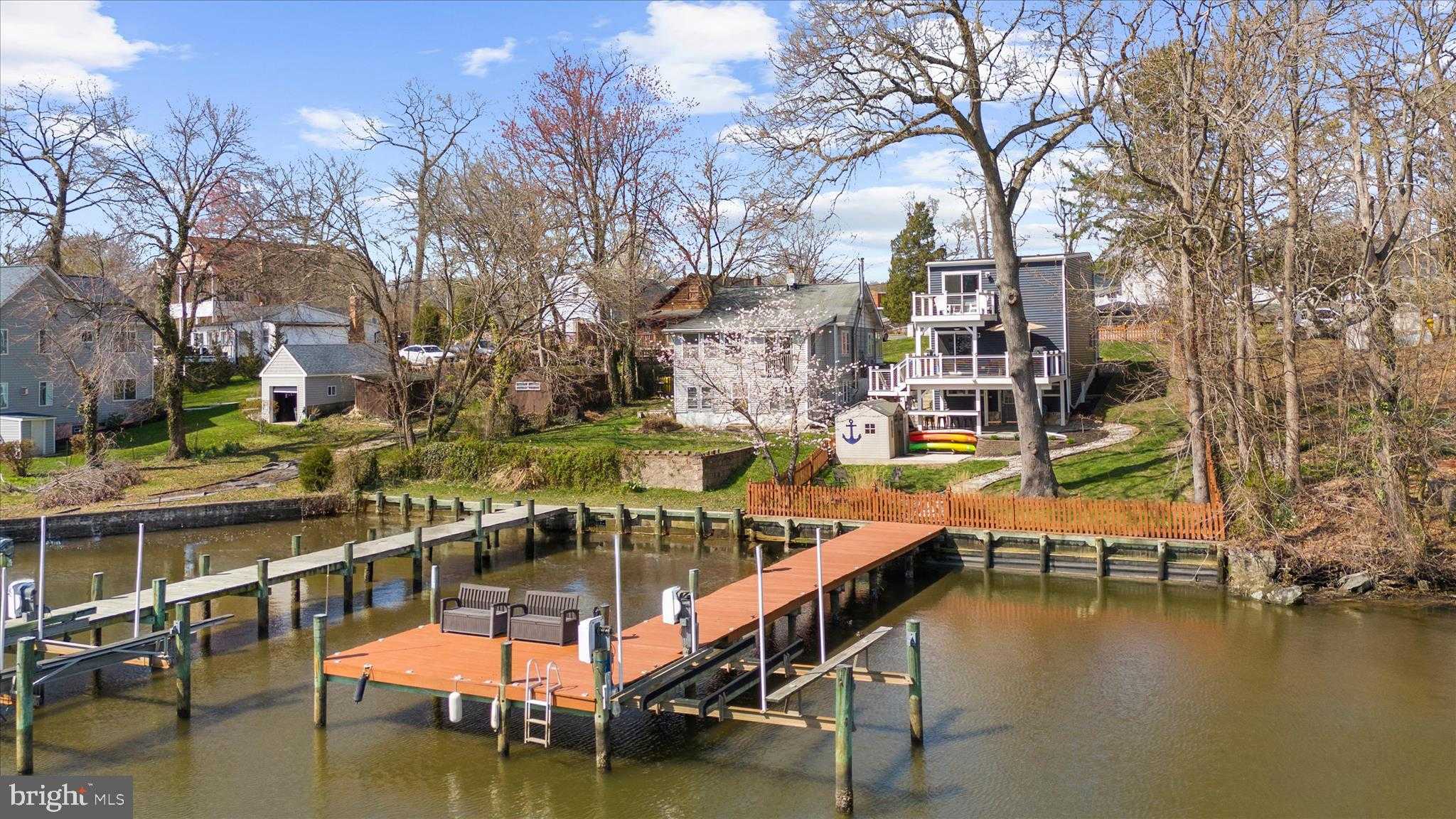 787 Powhatan Beach Rd, Pasadena