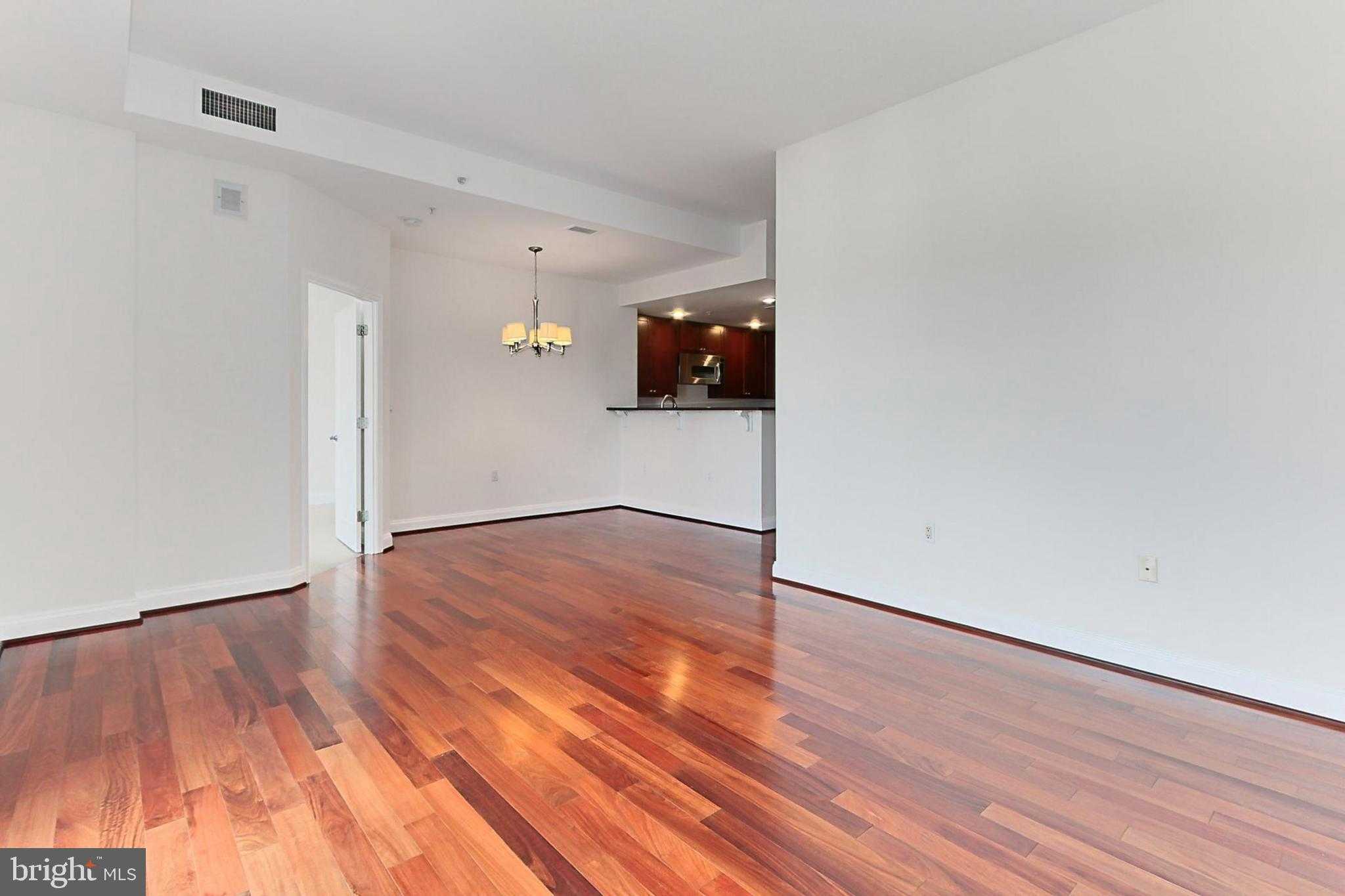 513 W Broad St Apt 711 photo 9